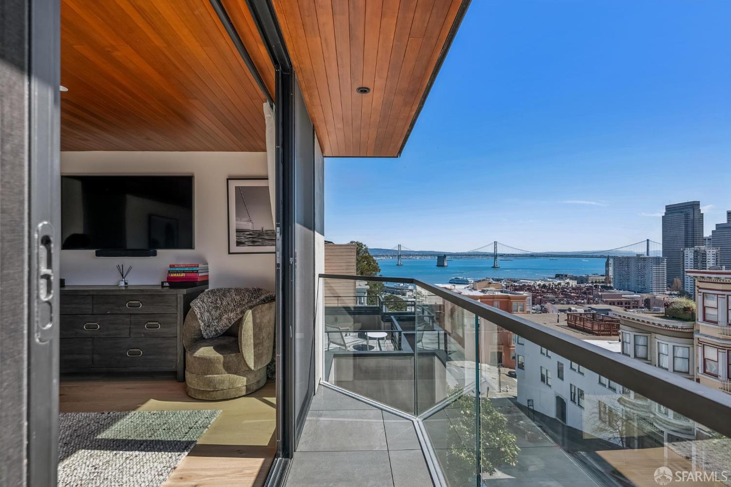 Detail Gallery Image 21 of 77 For 312 Green St, San Francisco,  CA 94122 - 5 Beds | 4/1 Baths