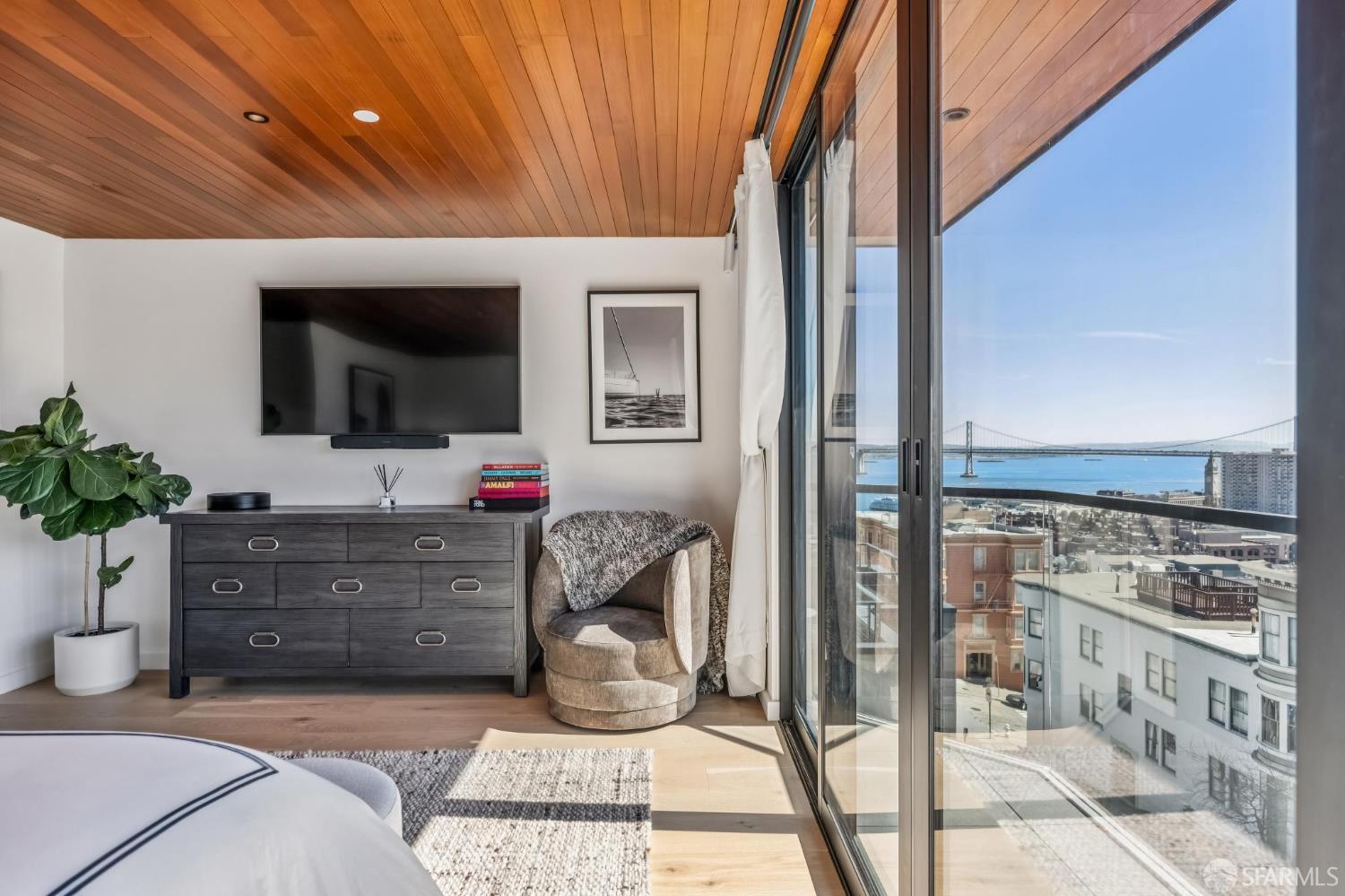 Detail Gallery Image 16 of 77 For 312 Green St, San Francisco,  CA 94122 - 5 Beds | 4/1 Baths