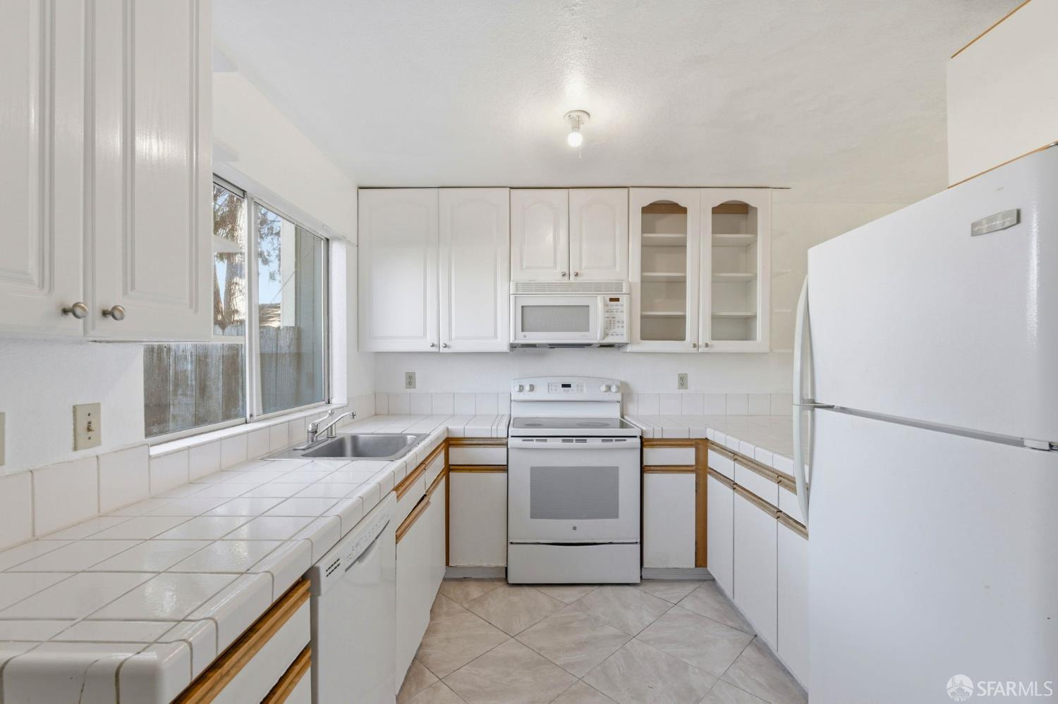 Detail Gallery Image 15 of 25 For 21564 Meekland Ave #2,  Hayward,  CA 94541 - 2 Beds | 1/1 Baths