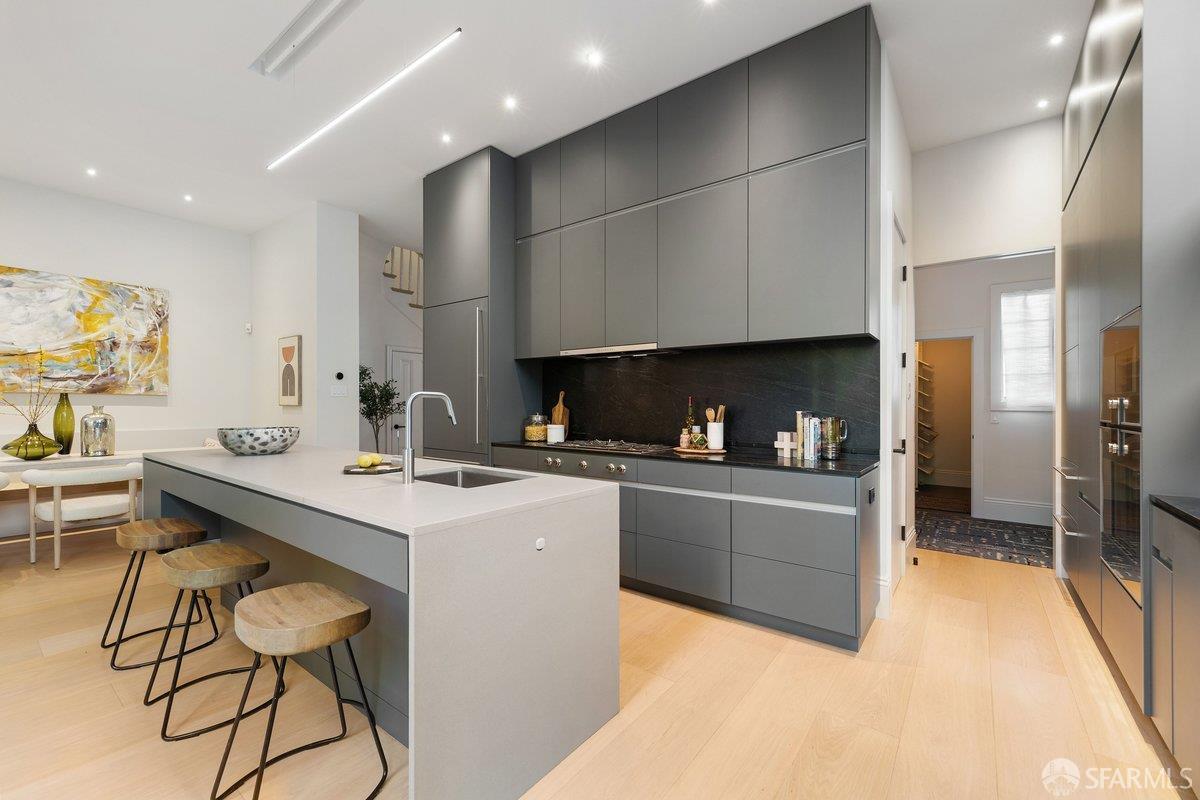 Detail Gallery Image 18 of 61 For 1913 Sacramento St, San Francisco,  CA 94109 - 3 Beds | 2/1 Baths