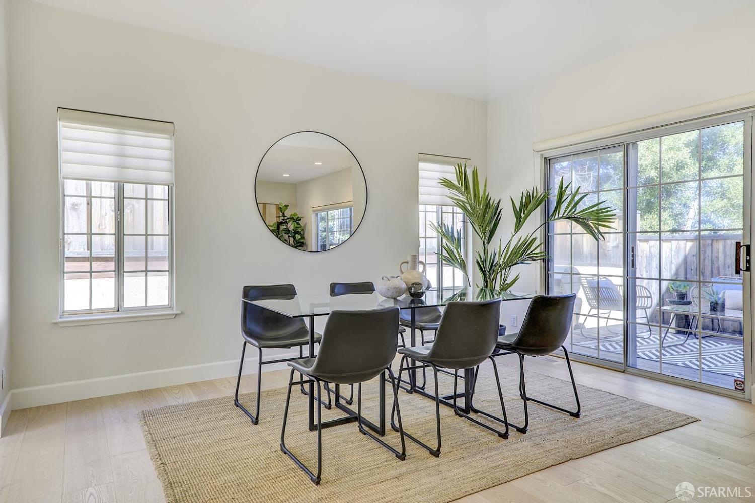 Detail Gallery Image 12 of 46 For 1595 Fifth Ave, Belmont,  CA 94002 - 3 Beds | 2/1 Baths