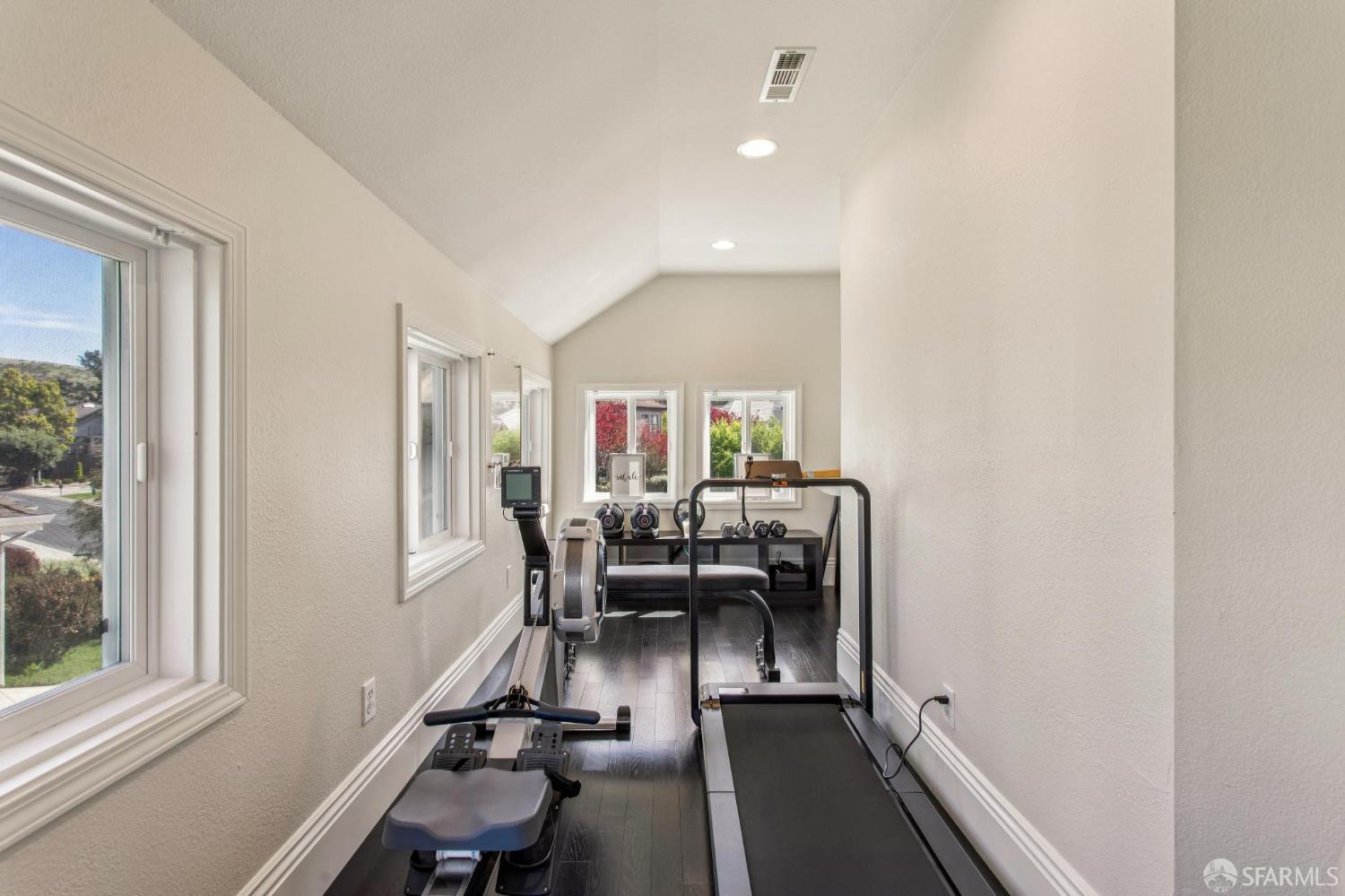 Detail Gallery Image 41 of 67 For 116 Eagle Trace Dr, Half Moon Bay,  CA 94019 - 5 Beds | 3/1 Baths