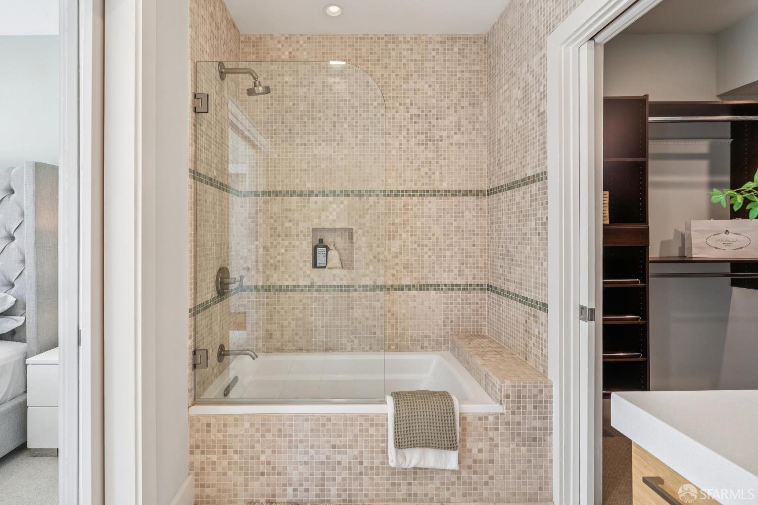 Detail Gallery Image 26 of 46 For 420 Bay St #C,  San Francisco,  CA 94133 - 3 Beds | 2/1 Baths