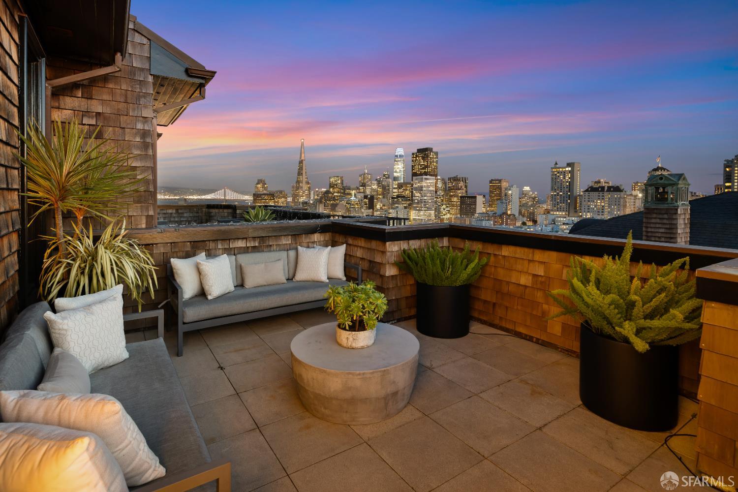 Detail Gallery Image 3 of 40 For 1041 Vallejo St, San Francisco,  CA 94133 - 3 Beds | 2/1 Baths