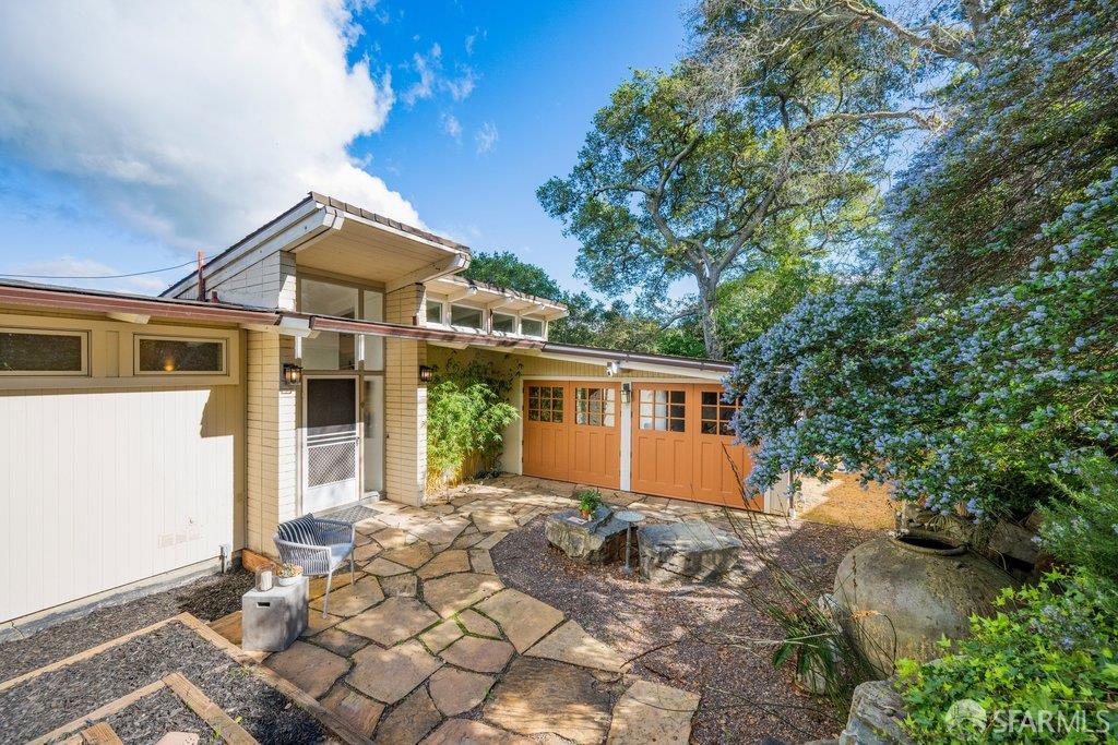 Detail Gallery Image 3 of 98 For 25 Siesta Ct, Portola Valley,  CA 94028 - 5 Beds | 3/1 Baths