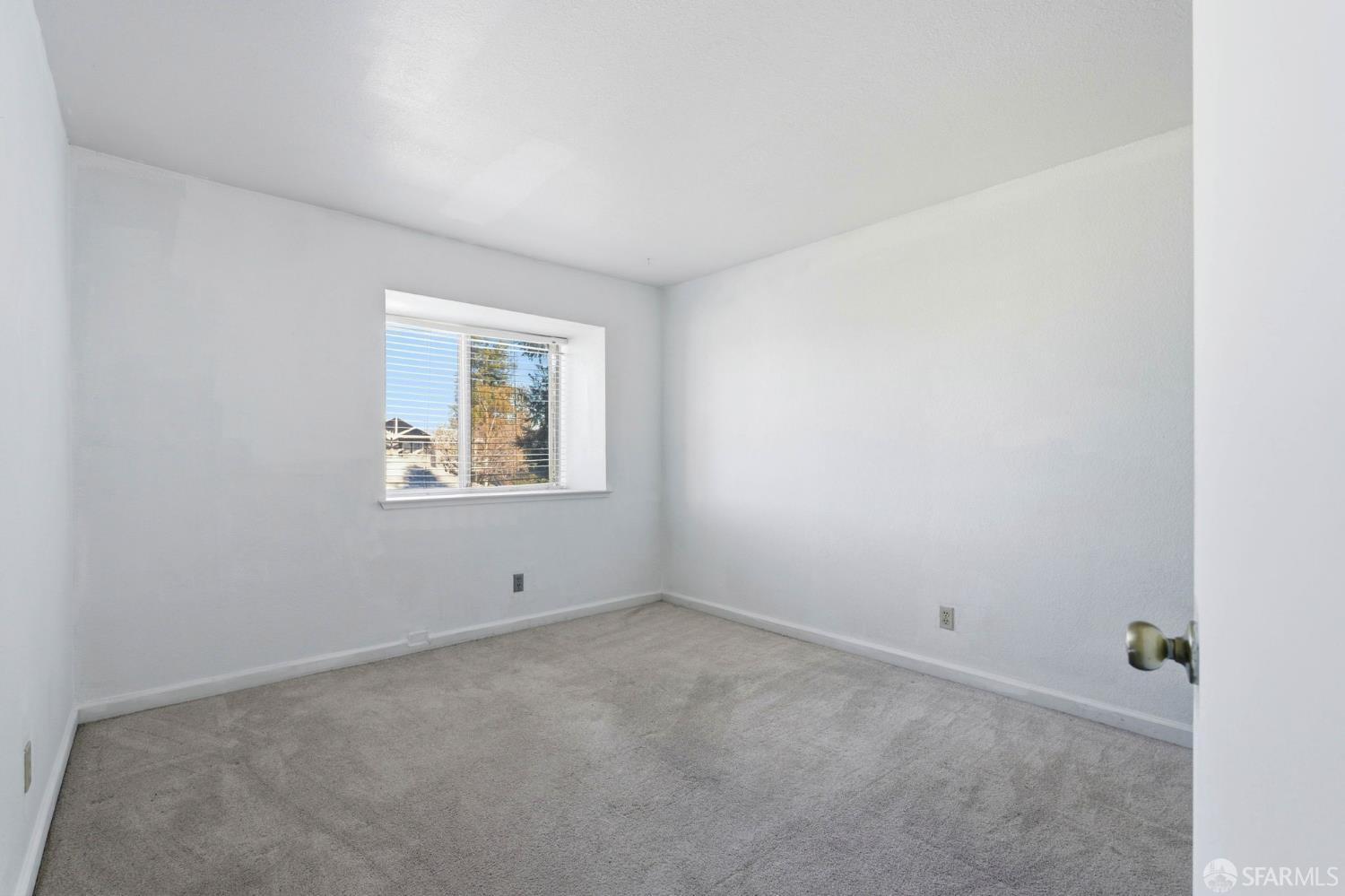 Detail Gallery Image 12 of 25 For 21564 Meekland Ave #2,  Hayward,  CA 94541 - 2 Beds | 1/1 Baths