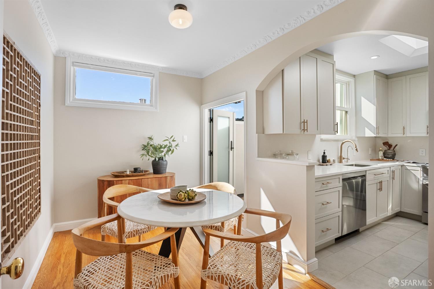 Detail Gallery Image 9 of 26 For 1008 Castro St, San Francisco,  CA 94114 - 2 Beds | 1 Baths