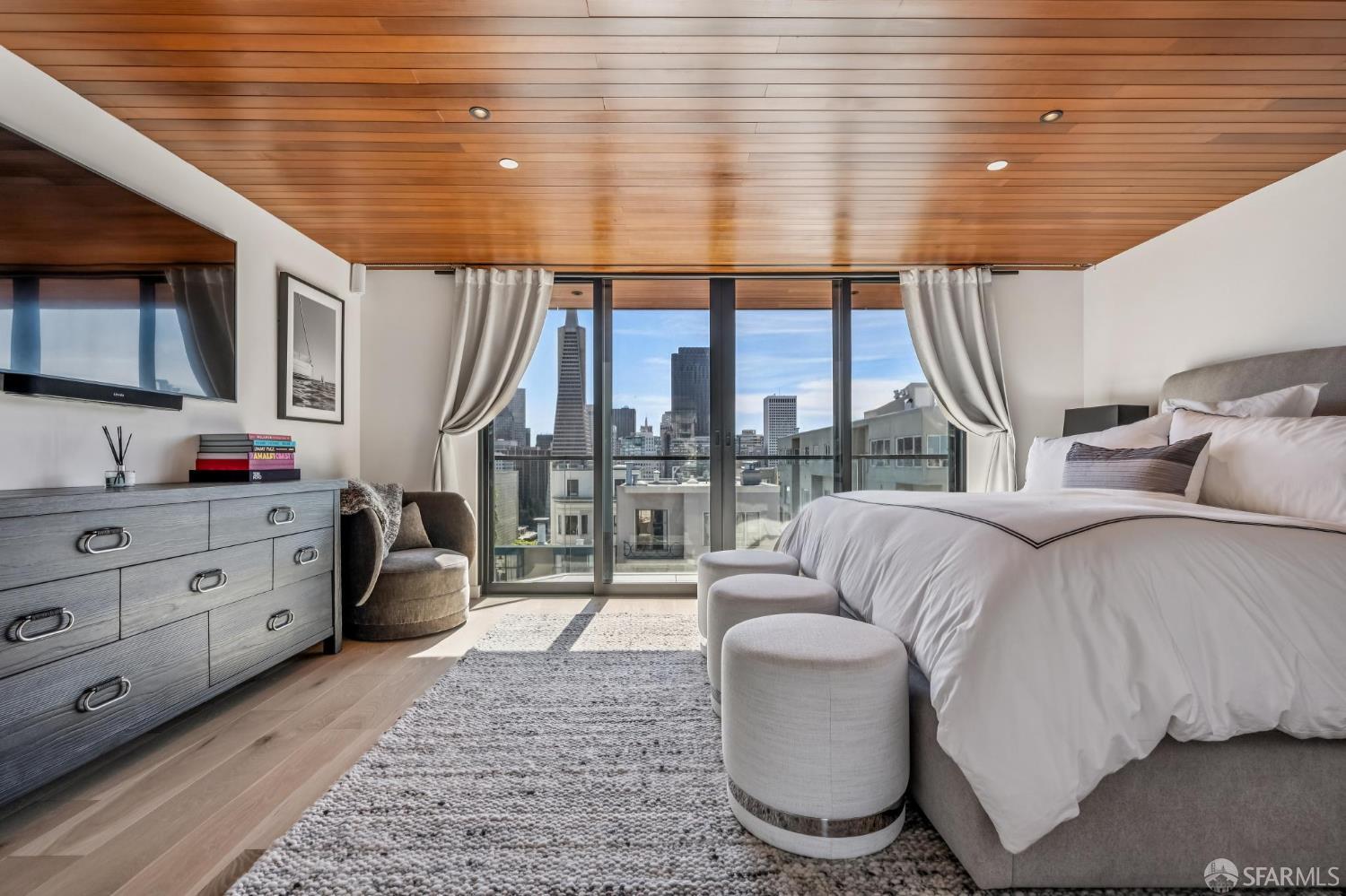 Detail Gallery Image 13 of 77 For 312 Green St, San Francisco,  CA 94122 - 5 Beds | 4/1 Baths