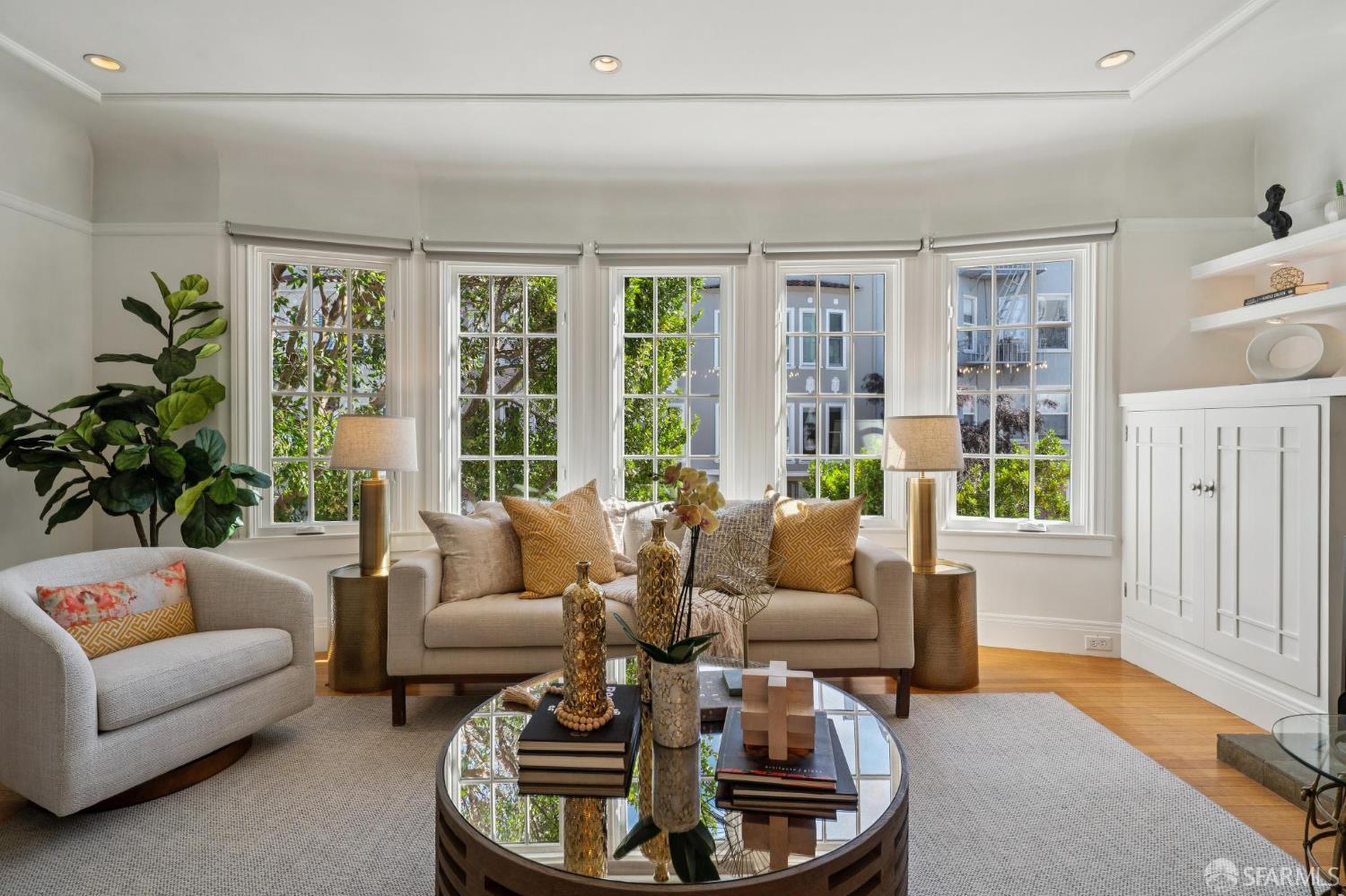 Detail Gallery Image 4 of 20 For 21 Mallorca Way, San Francisco,  CA 94123 - 2 Beds | 1 Baths