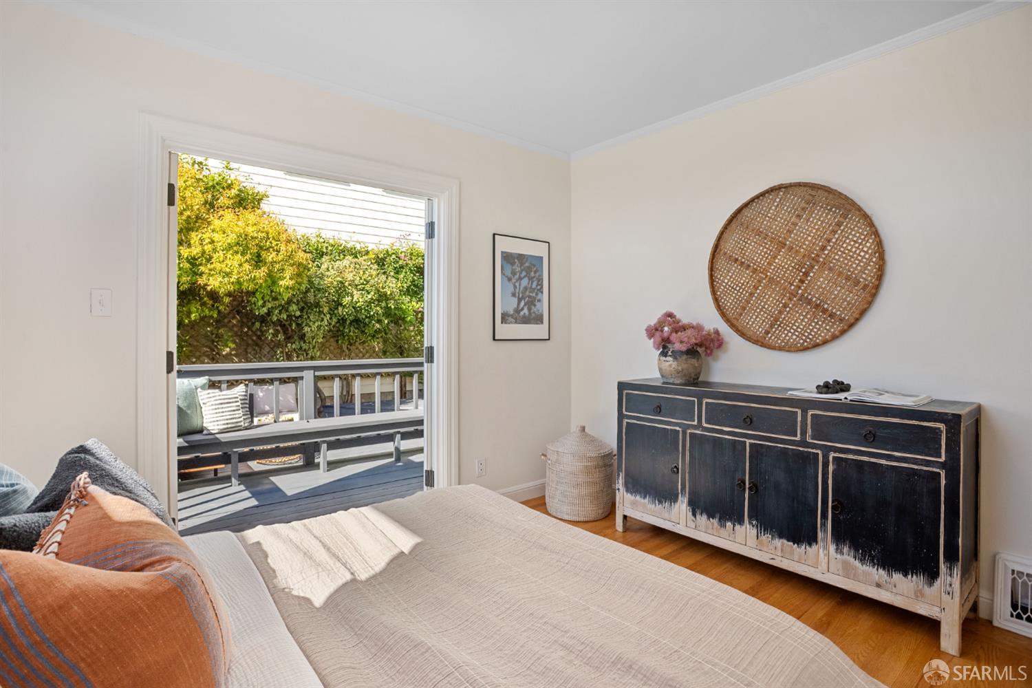 Detail Gallery Image 19 of 26 For 1008 Castro St, San Francisco,  CA 94114 - 2 Beds | 1 Baths