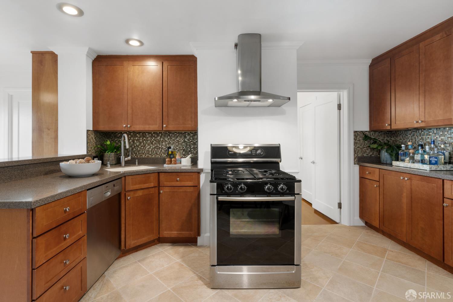 Detail Gallery Image 20 of 35 For 487 Sanchez St, San Francisco,  CA 94114 - 2 Beds | 1 Baths