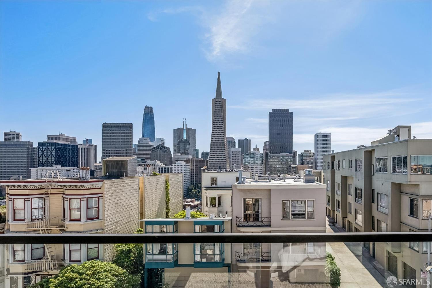 Detail Gallery Image 18 of 77 For 312 Green St, San Francisco,  CA 94122 - 5 Beds | 4/1 Baths