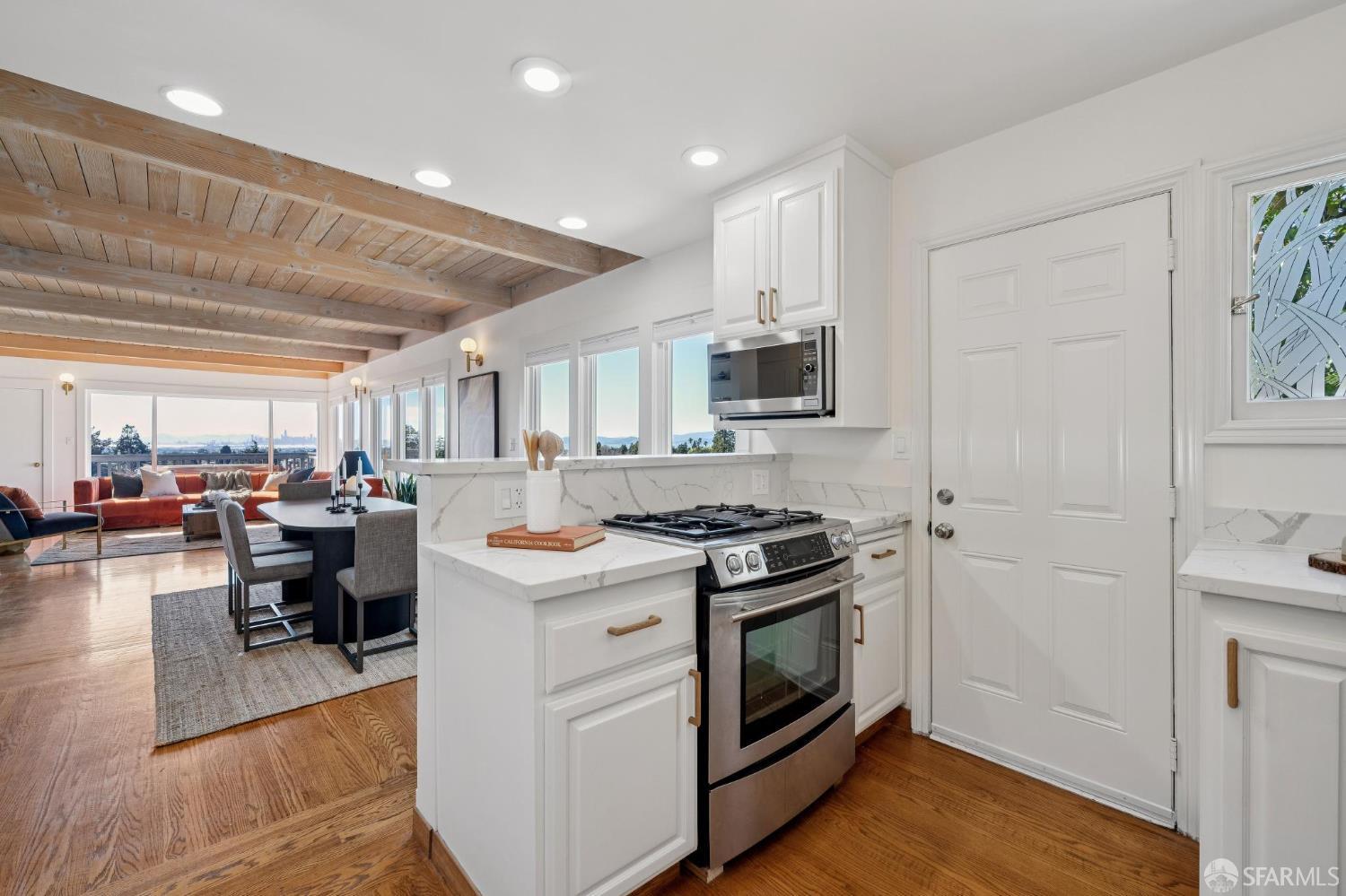 Detail Gallery Image 12 of 51 For 6189 Margarido Dr, Oakland,  CA 94618 - 3 Beds | 2/1 Baths