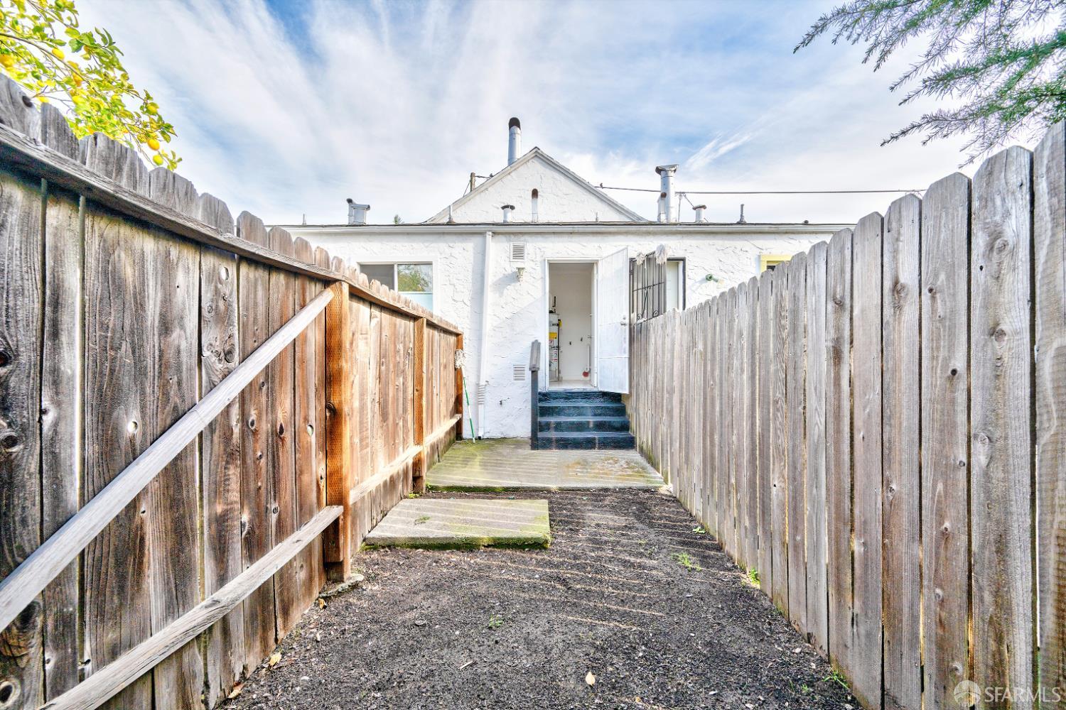 Detail Gallery Image 21 of 40 For 6029 Macarthur Blvd, Oakland,  CA 94605 - 7 Beds | 3 Baths