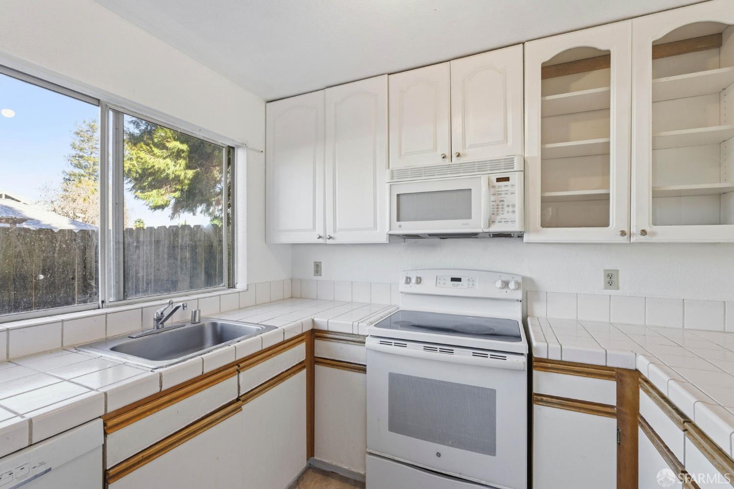 Detail Gallery Image 14 of 25 For 21564 Meekland Ave #2,  Hayward,  CA 94541 - 2 Beds | 1/1 Baths