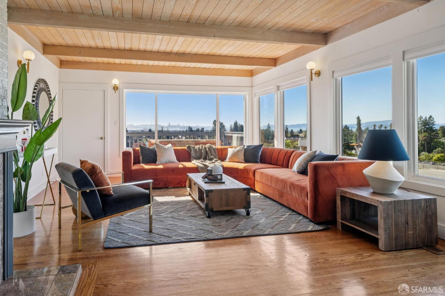 Detail Gallery Image 7 of 51 For 6189 Margarido Dr, Oakland,  CA 94618 - 3 Beds | 2/1 Baths