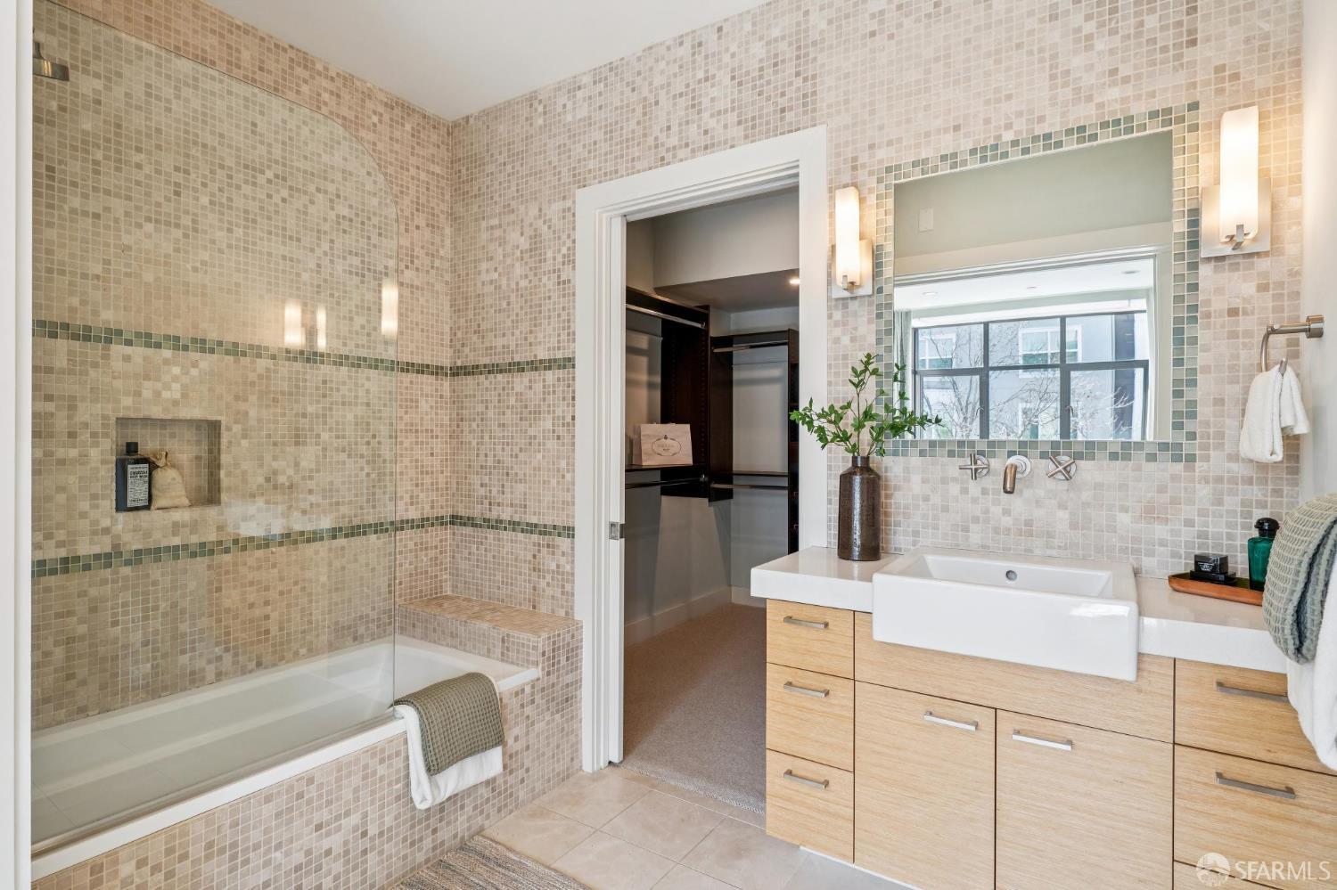 Detail Gallery Image 24 of 46 For 420 Bay St #C,  San Francisco,  CA 94133 - 3 Beds | 2/1 Baths