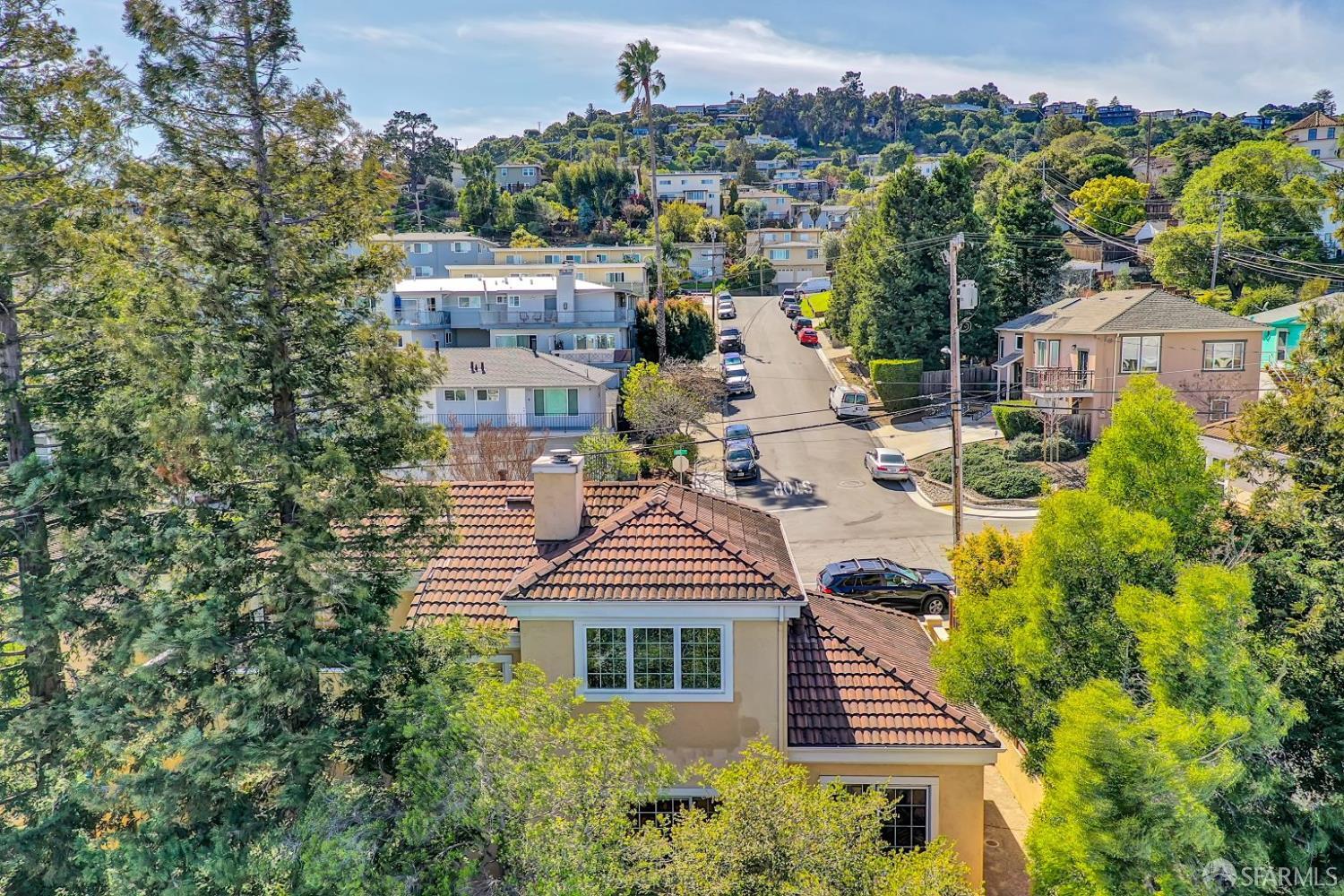 Detail Gallery Image 39 of 46 For 1595 Fifth Ave, Belmont,  CA 94002 - 3 Beds | 2/1 Baths