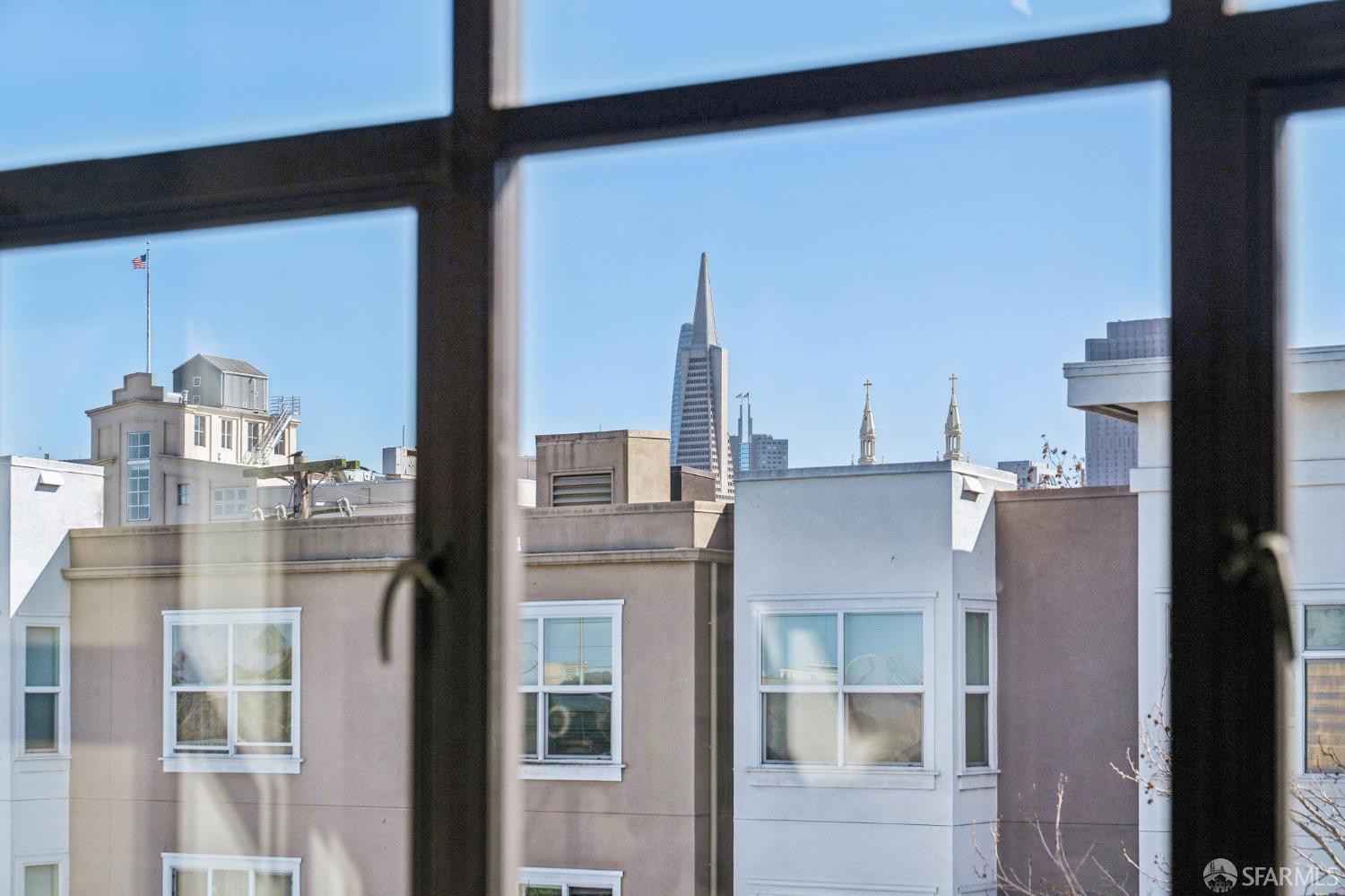 Detail Gallery Image 8 of 46 For 420 Bay St #C,  San Francisco,  CA 94133 - 3 Beds | 2/1 Baths