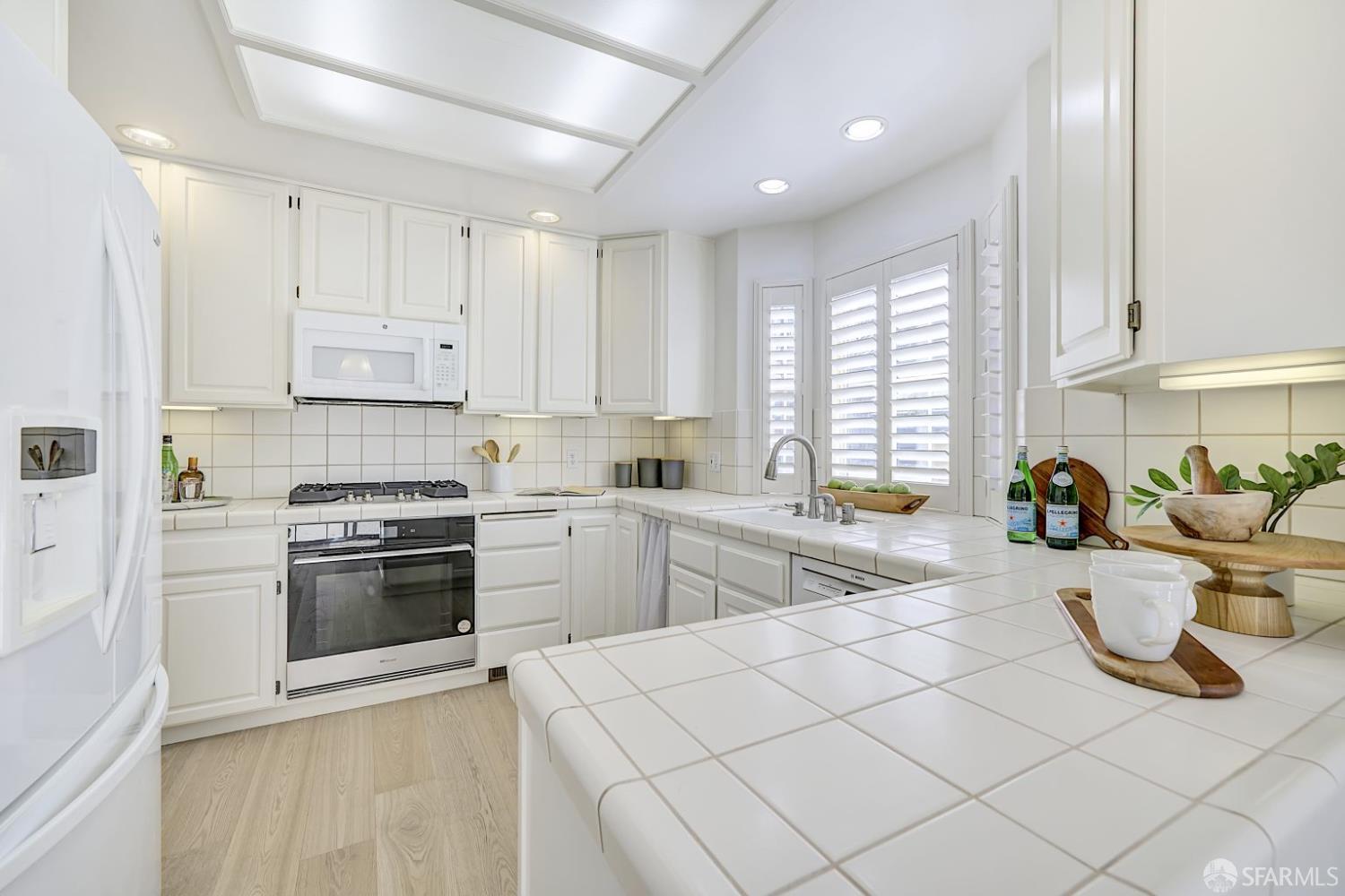 Detail Gallery Image 18 of 46 For 1595 Fifth Ave, Belmont,  CA 94002 - 3 Beds | 2/1 Baths