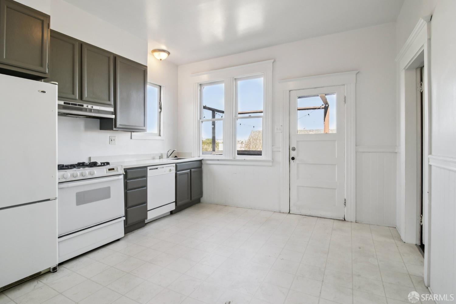 Detail Gallery Image 8 of 63 For 4 Norwich St, San Francisco,  CA 94110 - 3 Beds | 2 Baths