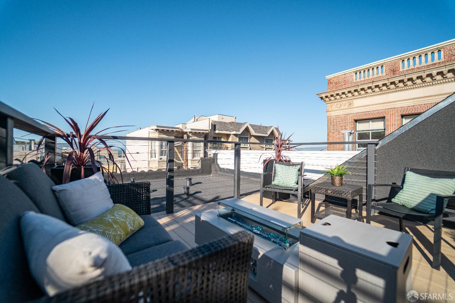 Detail Gallery Image 3 of 49 For 165 Valparaiso St, San Francisco,  CA 94133 - 4 Beds | 3 Baths