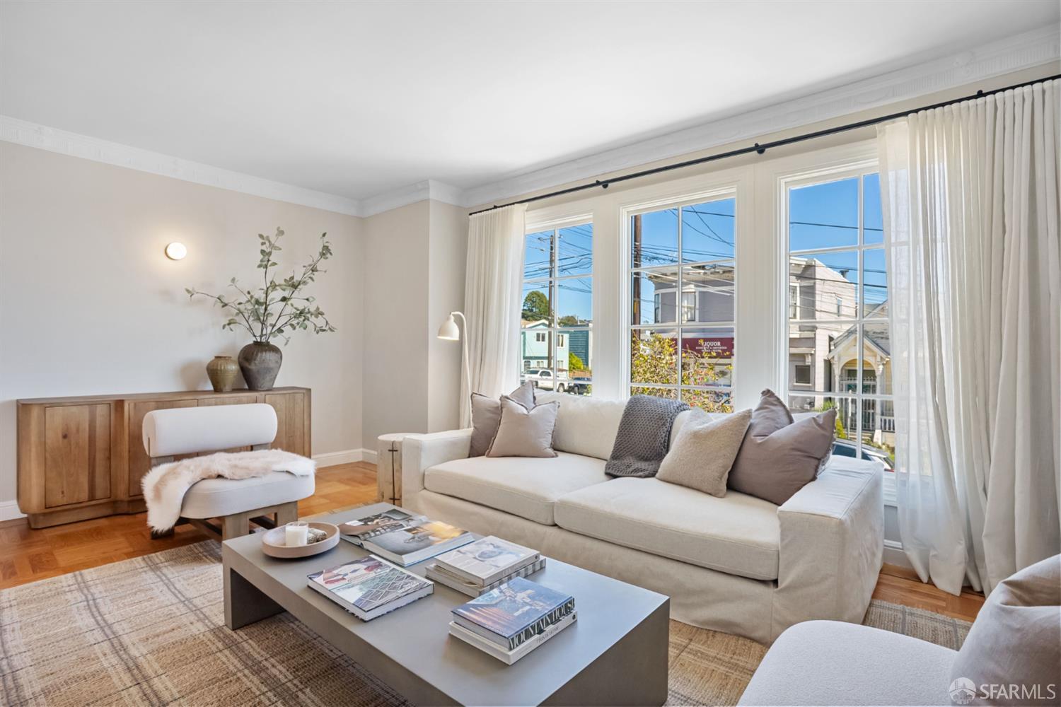 Detail Gallery Image 2 of 26 For 1008 Castro St, San Francisco,  CA 94114 - 2 Beds | 1 Baths