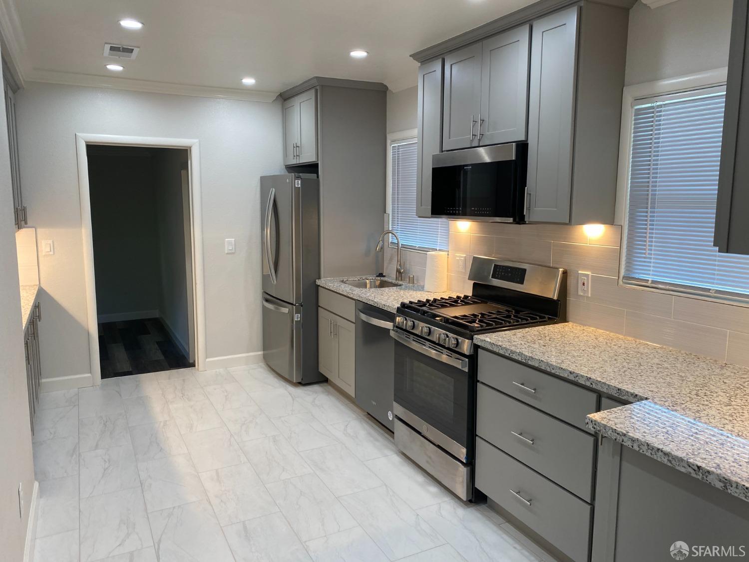 Detail Gallery Image 7 of 15 For 5601 Glenn Ave, San Pablo,  CA 94806 - 3 Beds | 2 Baths