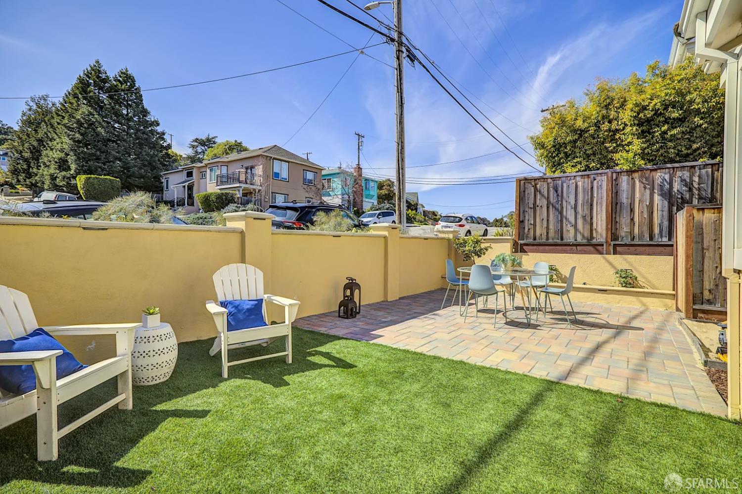 Detail Gallery Image 4 of 46 For 1595 Fifth Ave, Belmont,  CA 94002 - 3 Beds | 2/1 Baths