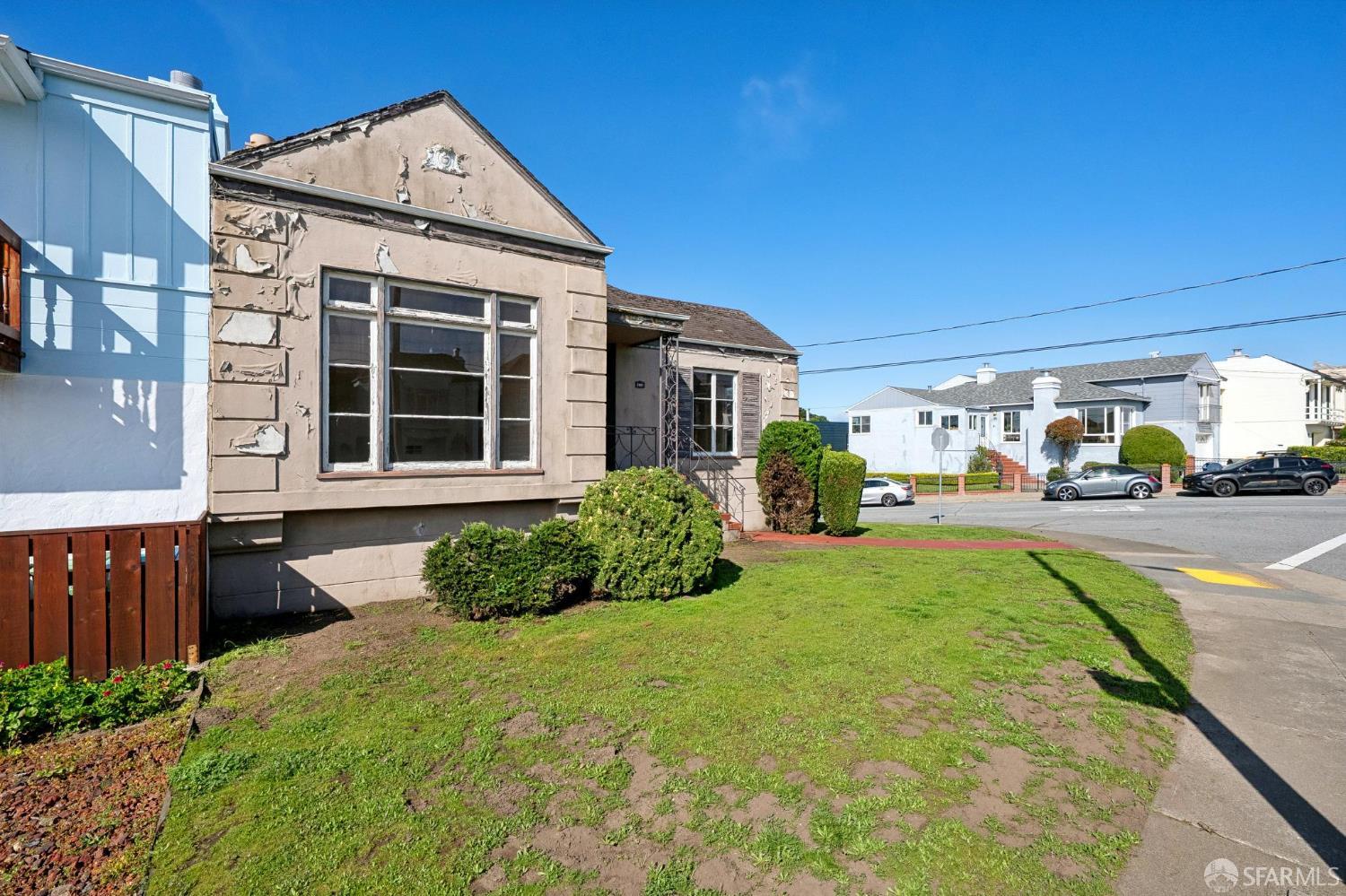 Detail Gallery Image 5 of 38 For 2801 35th Ave, San Francisco,  CA 94116 - 2 Beds | 1 Baths