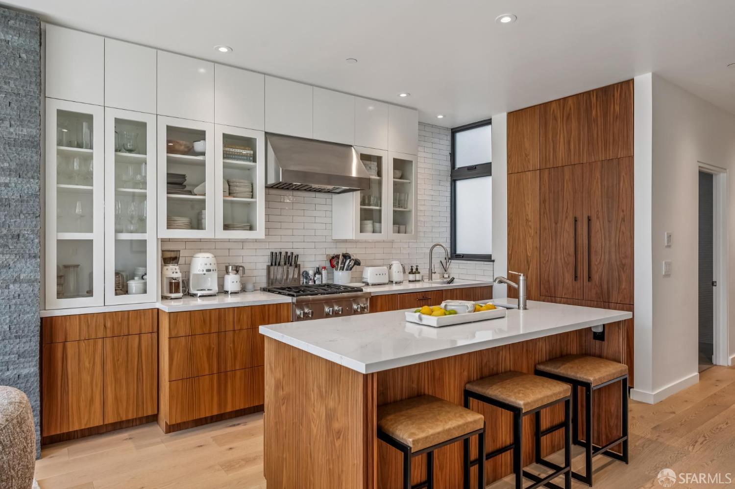 Detail Gallery Image 7 of 77 For 312 Green St, San Francisco,  CA 94122 - 5 Beds | 4/1 Baths