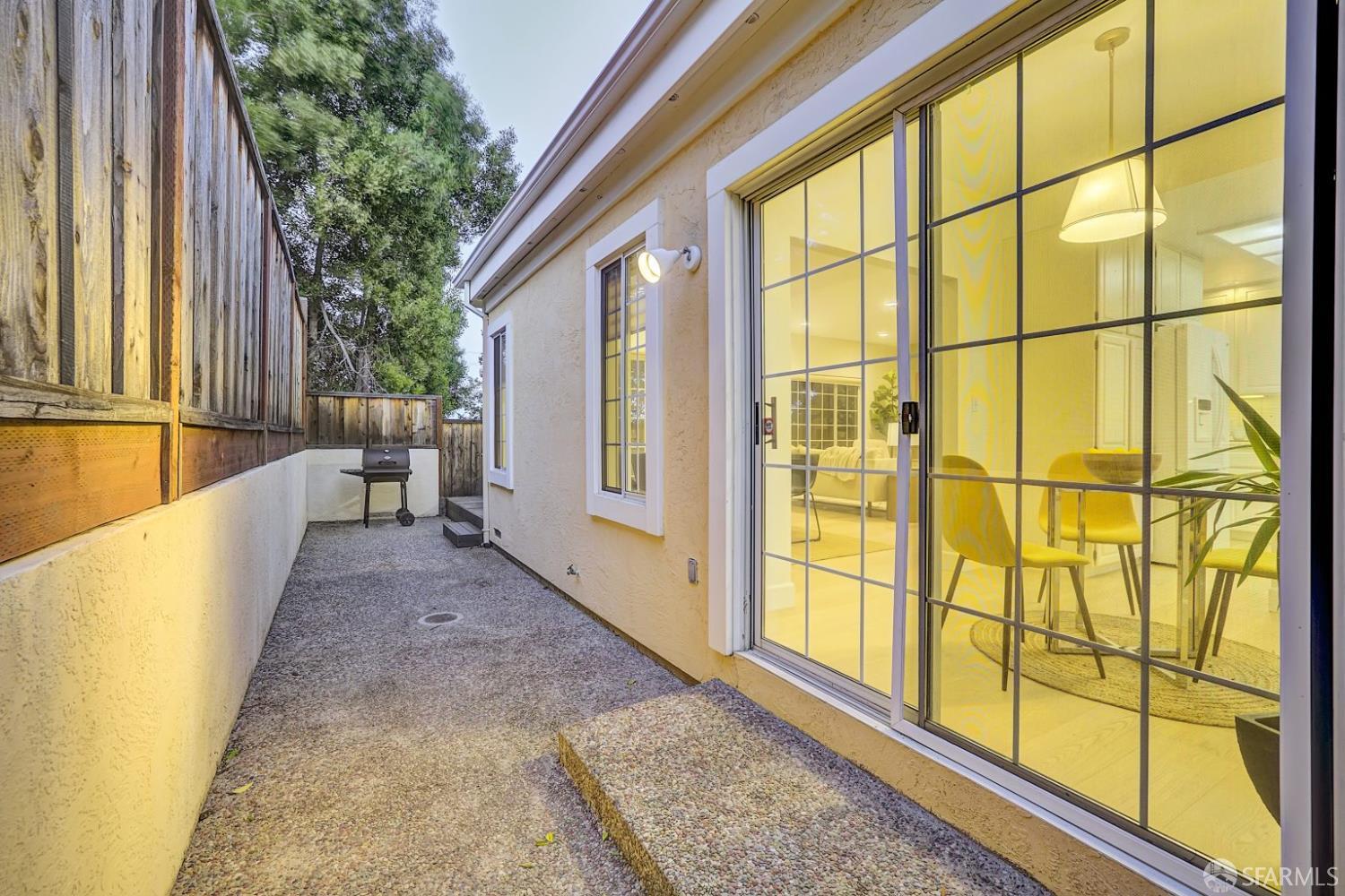 Detail Gallery Image 43 of 46 For 1595 Fifth Ave, Belmont,  CA 94002 - 3 Beds | 2/1 Baths