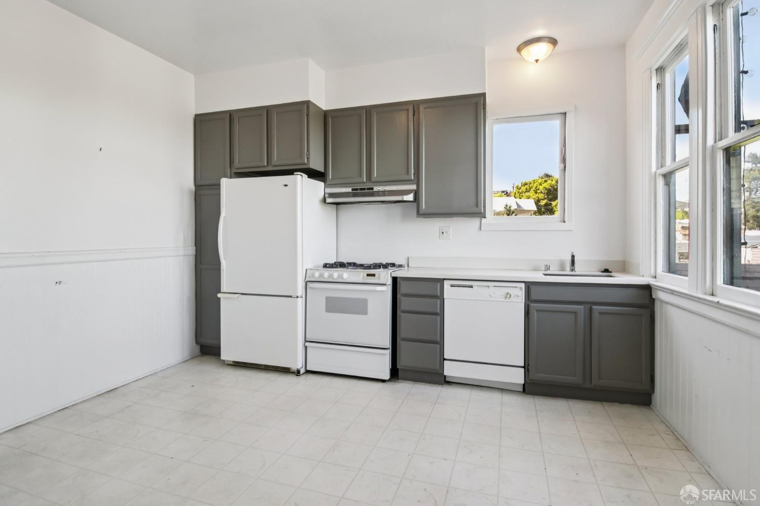 Detail Gallery Image 6 of 63 For 4 Norwich St, San Francisco,  CA 94110 - 3 Beds | 2 Baths