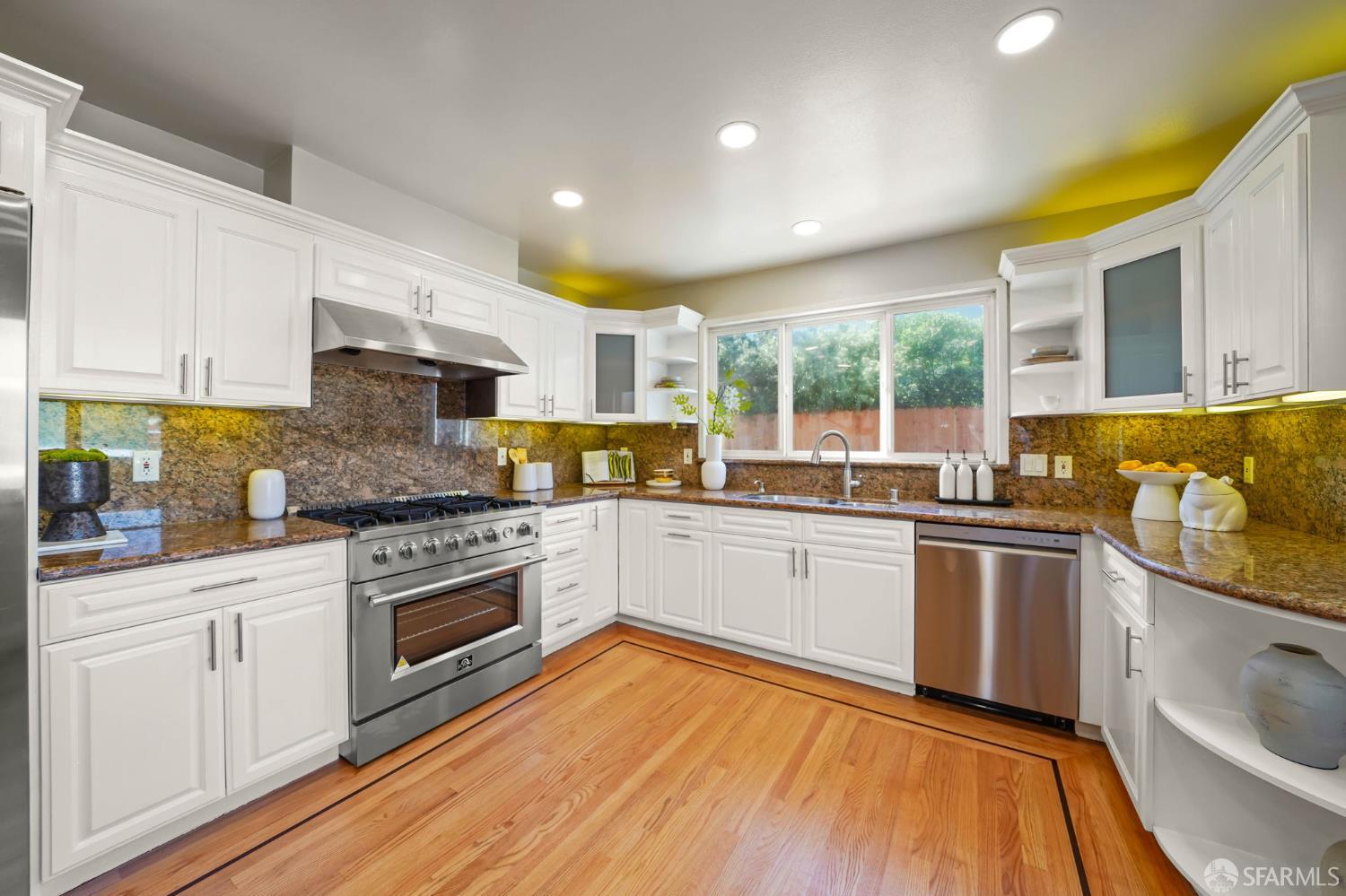 Detail Gallery Image 9 of 48 For 12 Elmwood Dr, Daly City,  CA 94015 - 4 Beds | 4 Baths