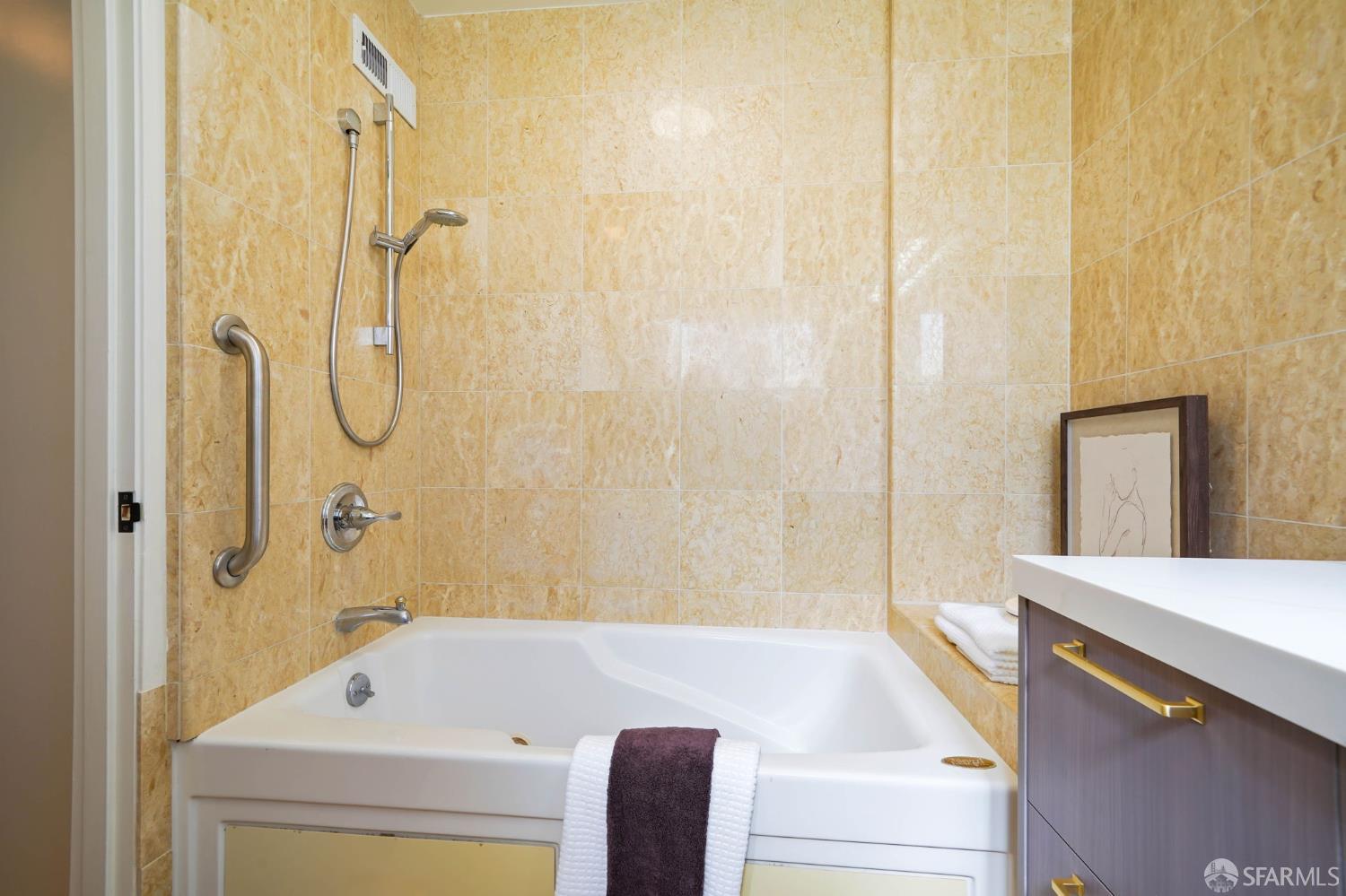 Detail Gallery Image 22 of 48 For 12 Elmwood Dr, Daly City,  CA 94015 - 4 Beds | 4 Baths