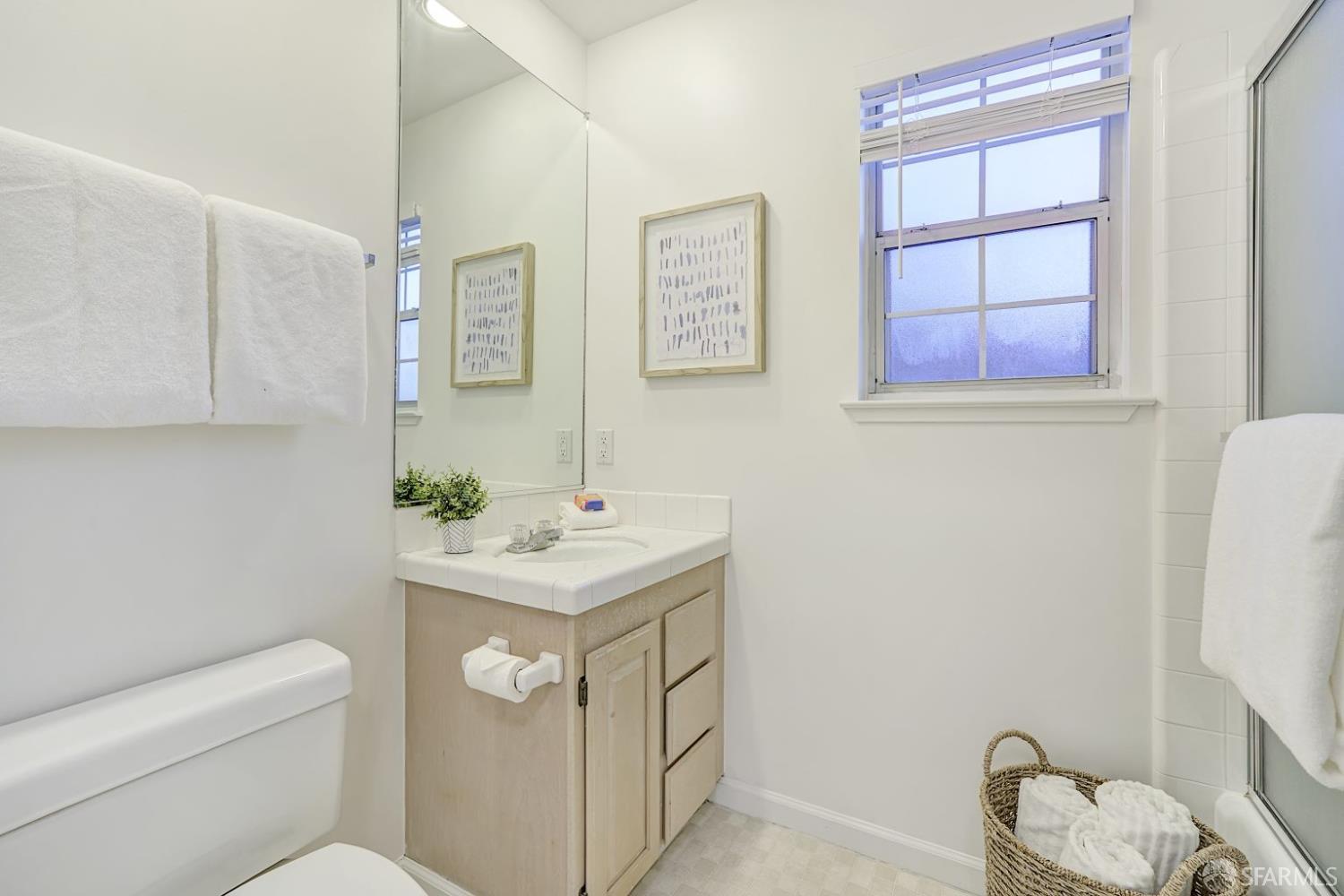 Detail Gallery Image 24 of 46 For 1595 Fifth Ave, Belmont,  CA 94002 - 3 Beds | 2/1 Baths