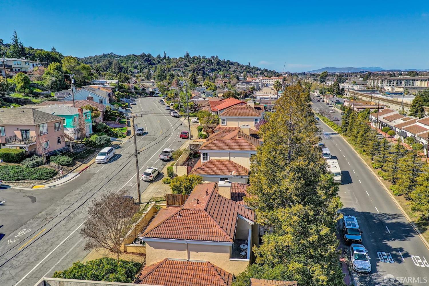 Detail Gallery Image 38 of 46 For 1595 Fifth Ave, Belmont,  CA 94002 - 3 Beds | 2/1 Baths