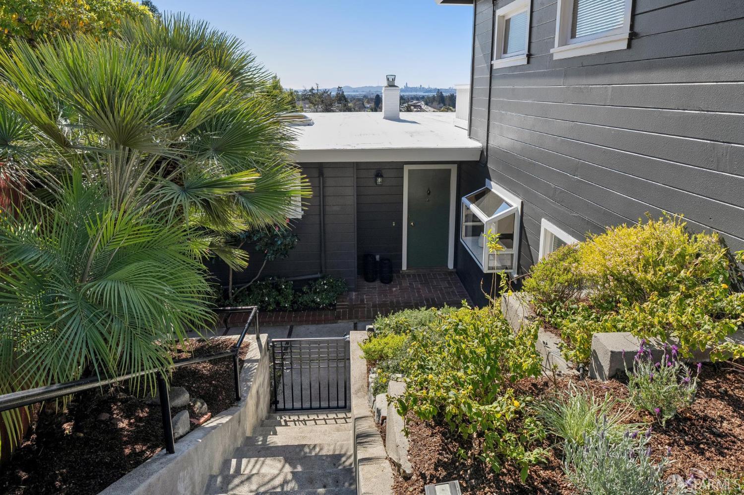 Detail Gallery Image 3 of 51 For 6189 Margarido Dr, Oakland,  CA 94618 - 3 Beds | 2/1 Baths