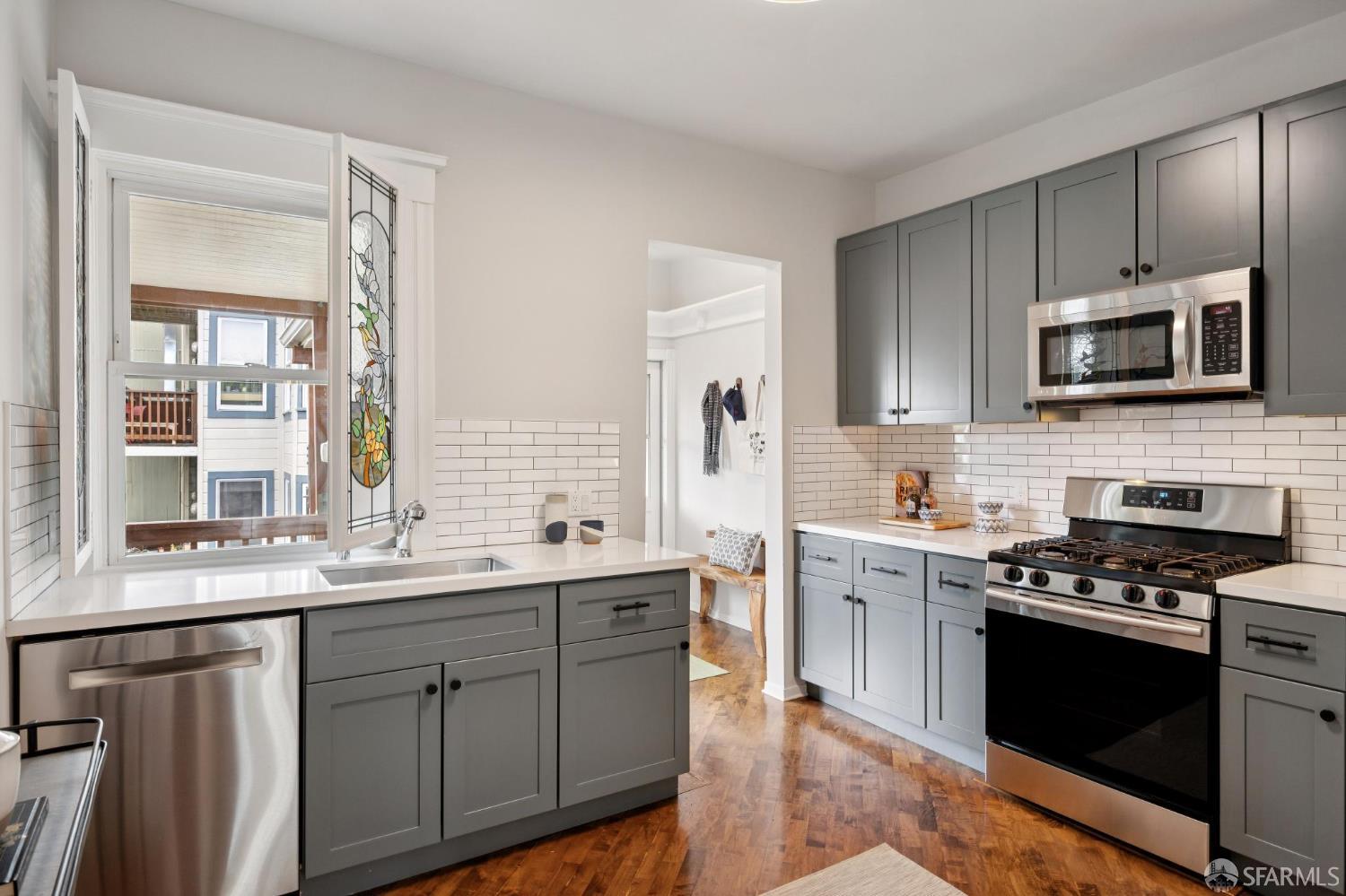 Detail Gallery Image 30 of 50 For 812 Dolores St, San Francisco,  CA 94110 - 3 Beds | 1 Baths