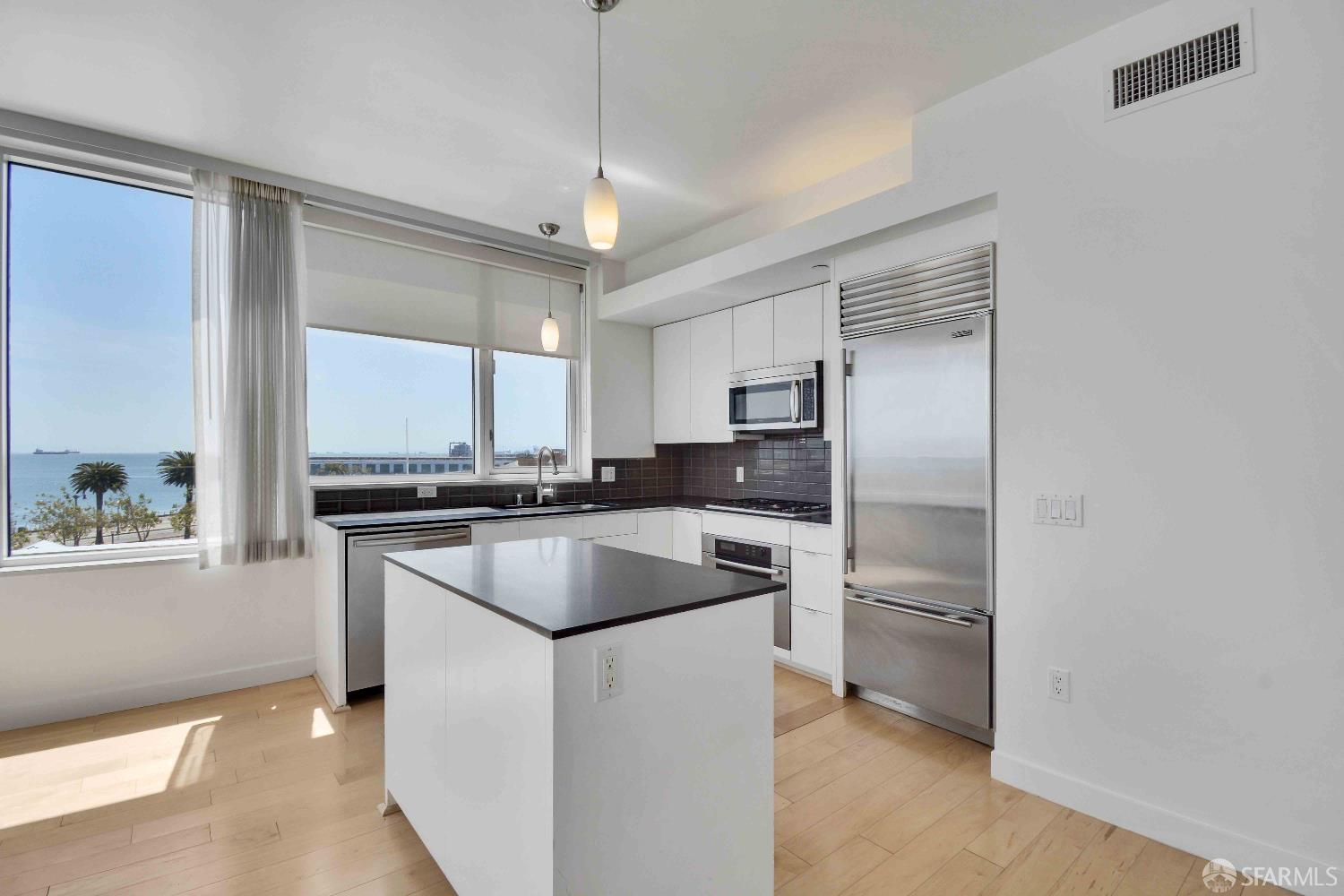 Detail Gallery Image 2 of 35 For 501 Beale St 5a,  San Francisco,  CA 94105 - 2 Beds | 2 Baths