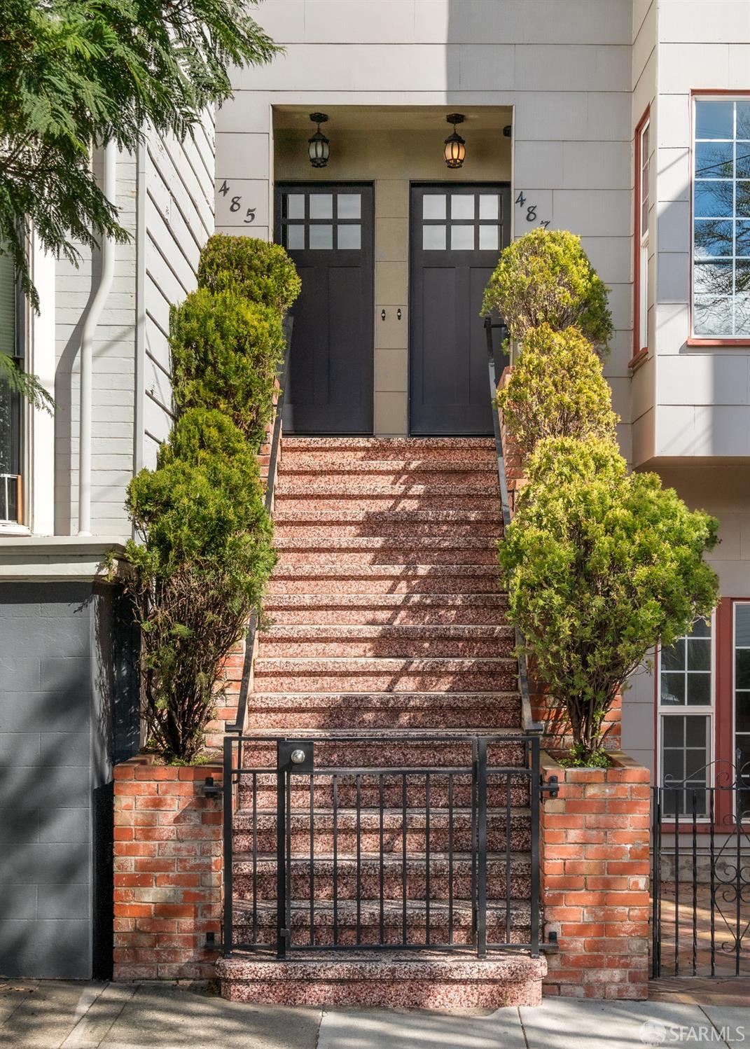 Detail Gallery Image 3 of 35 For 487 Sanchez St, San Francisco,  CA 94114 - 2 Beds | 1 Baths