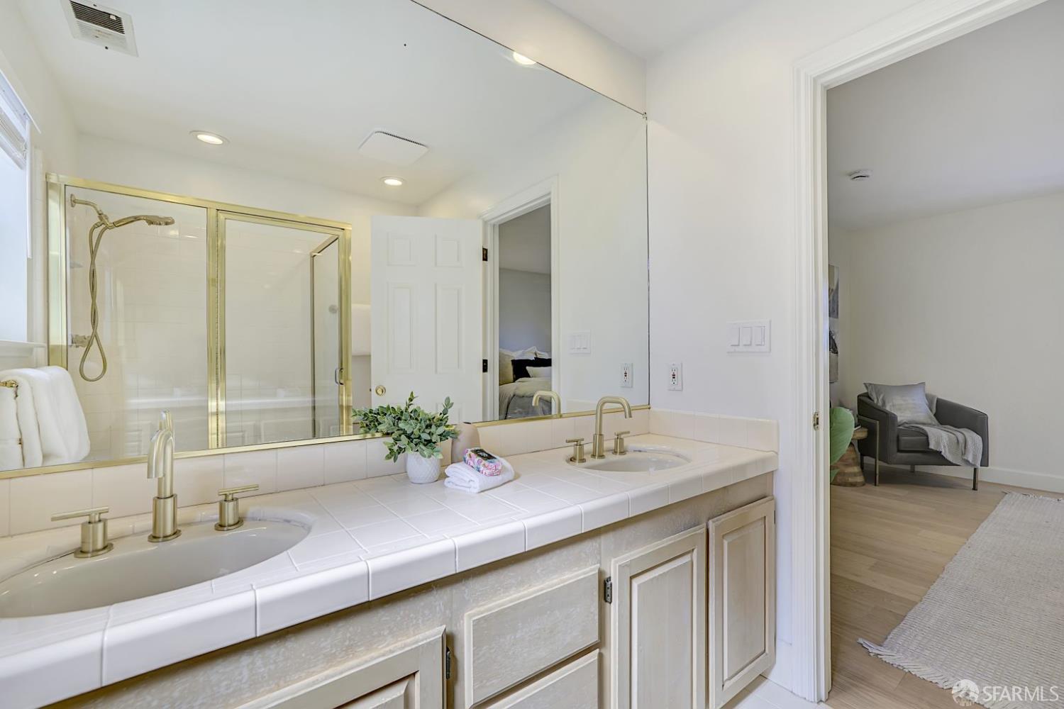 Detail Gallery Image 34 of 46 For 1595 Fifth Ave, Belmont,  CA 94002 - 3 Beds | 2/1 Baths