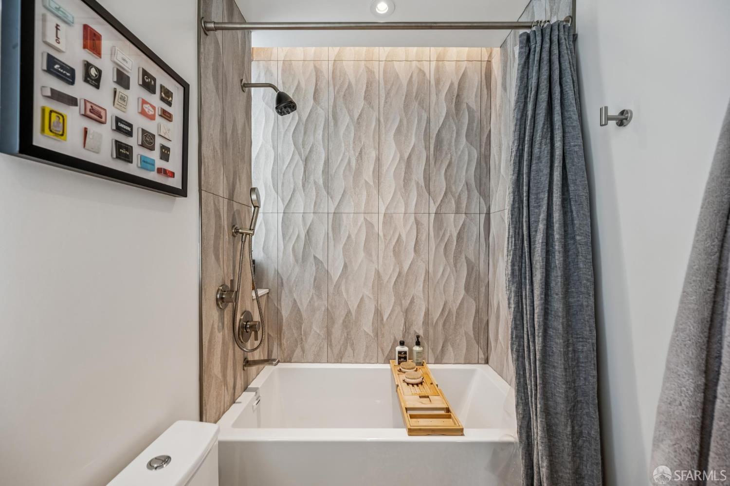 Detail Gallery Image 48 of 77 For 312 Green St, San Francisco,  CA 94122 - 5 Beds | 4/1 Baths