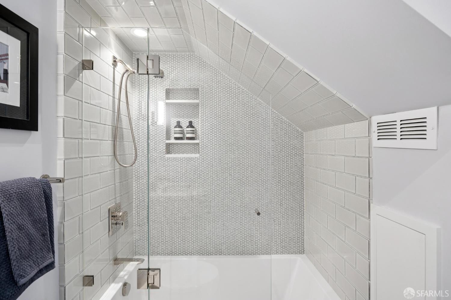 Detail Gallery Image 32 of 53 For 810 Dolores St, San Francisco,  CA 94110 - 3 Beds | 3 Baths