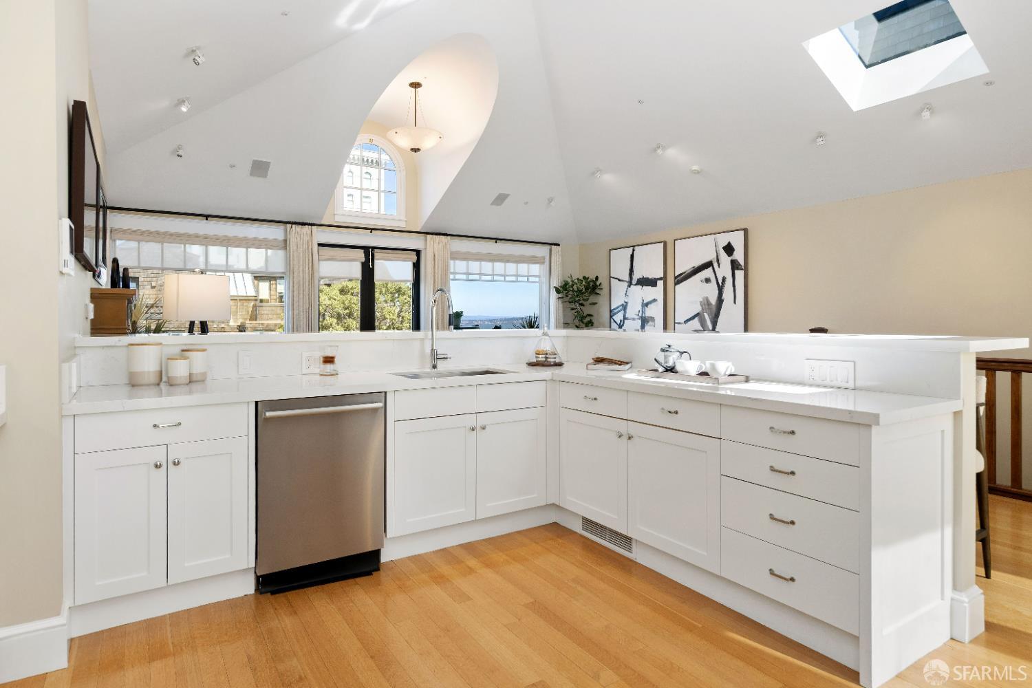 Detail Gallery Image 20 of 40 For 1041 Vallejo St, San Francisco,  CA 94133 - 3 Beds | 2/1 Baths