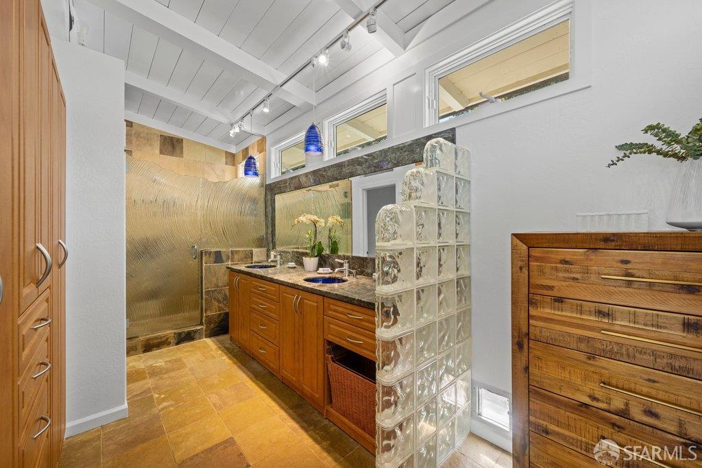 Detail Gallery Image 39 of 98 For 25 Siesta Ct, Portola Valley,  CA 94028 - 5 Beds | 3/1 Baths