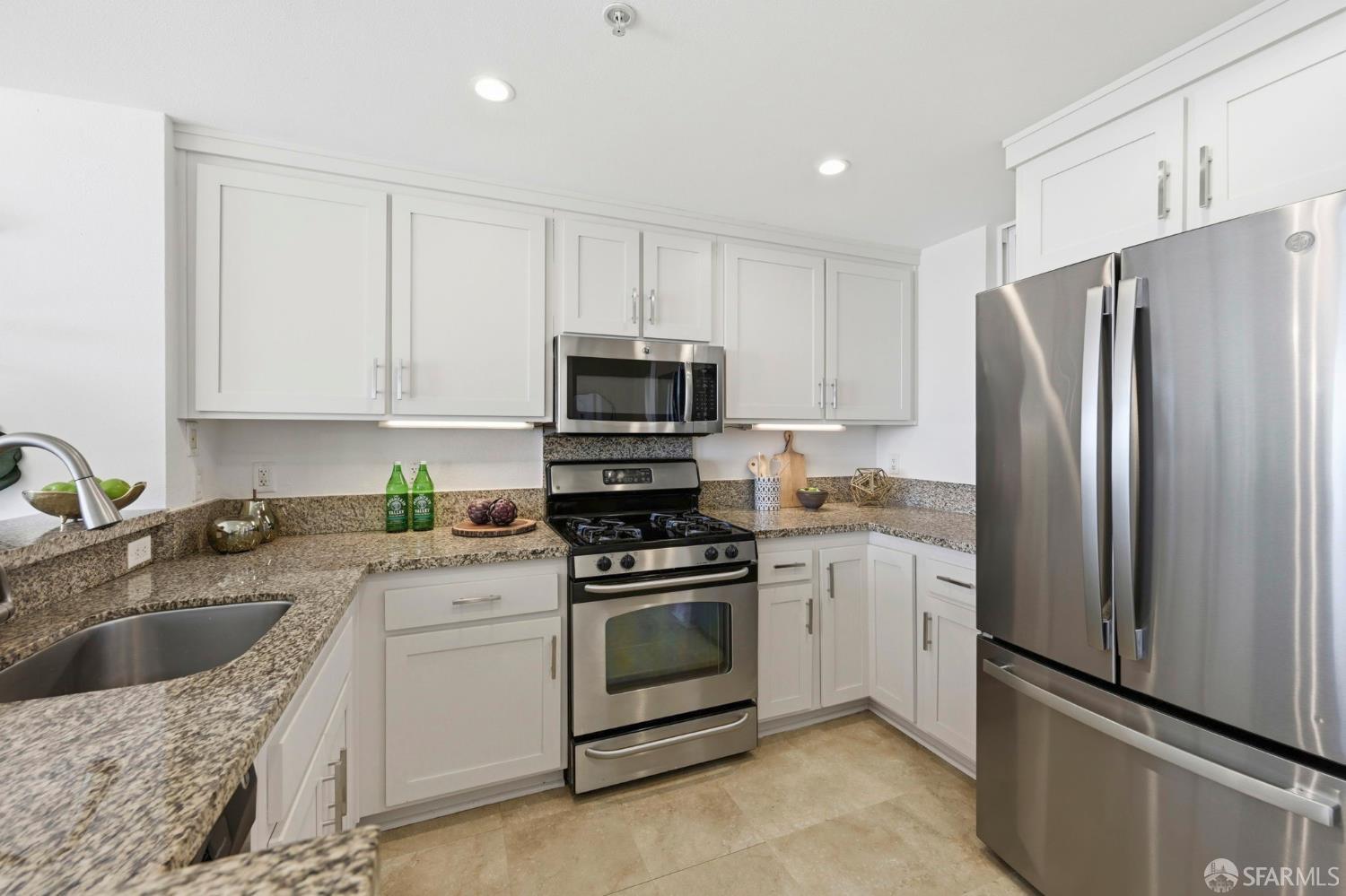 Detail Gallery Image 6 of 27 For 501 Crescent Way #5210,  San Francisco,  CA 94134 - 2 Beds | 2 Baths