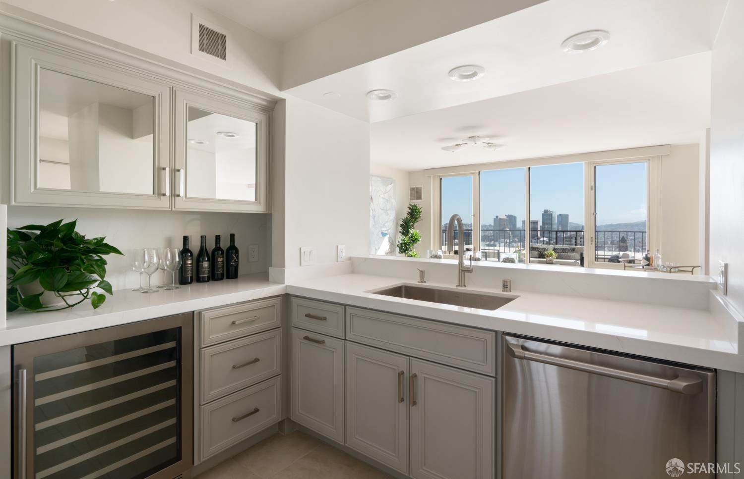 Detail Gallery Image 11 of 34 For 1483 Sutter St #1505,  San Francisco,  CA 94109 - 3 Beds | 2/1 Baths