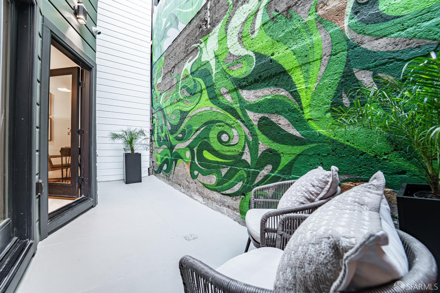 Detail Gallery Image 8 of 49 For 165 Valparaiso St, San Francisco,  CA 94133 - 4 Beds | 3 Baths