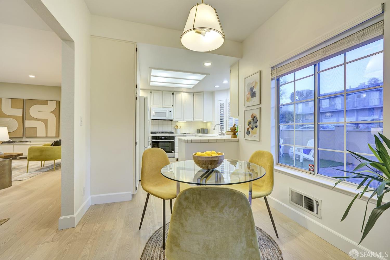 Detail Gallery Image 15 of 46 For 1595 Fifth Ave, Belmont,  CA 94002 - 3 Beds | 2/1 Baths